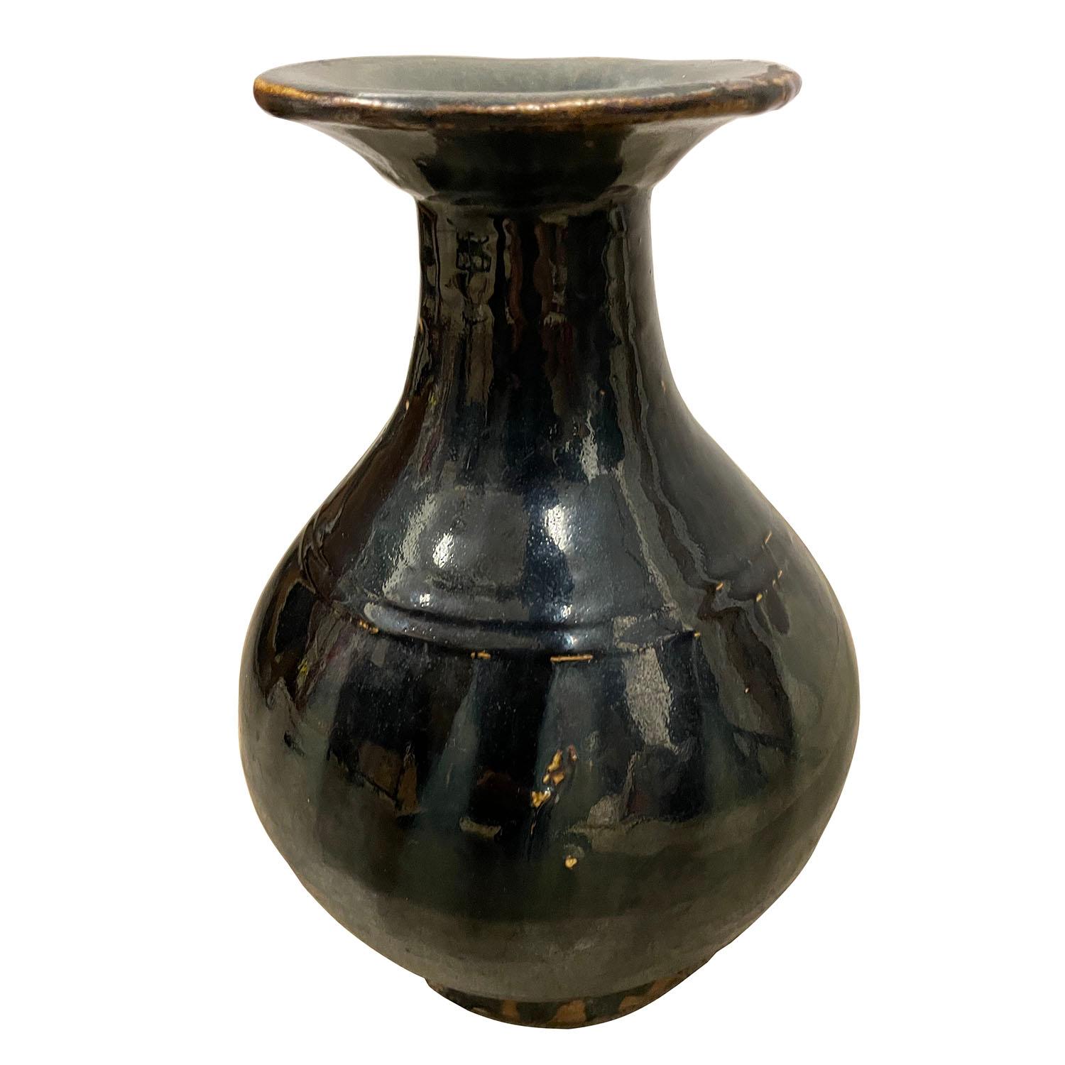 Vaso in ceramica a smalto nero cinese dei primi del Novecento In condizioni buone in vendita a Pomona, CA
