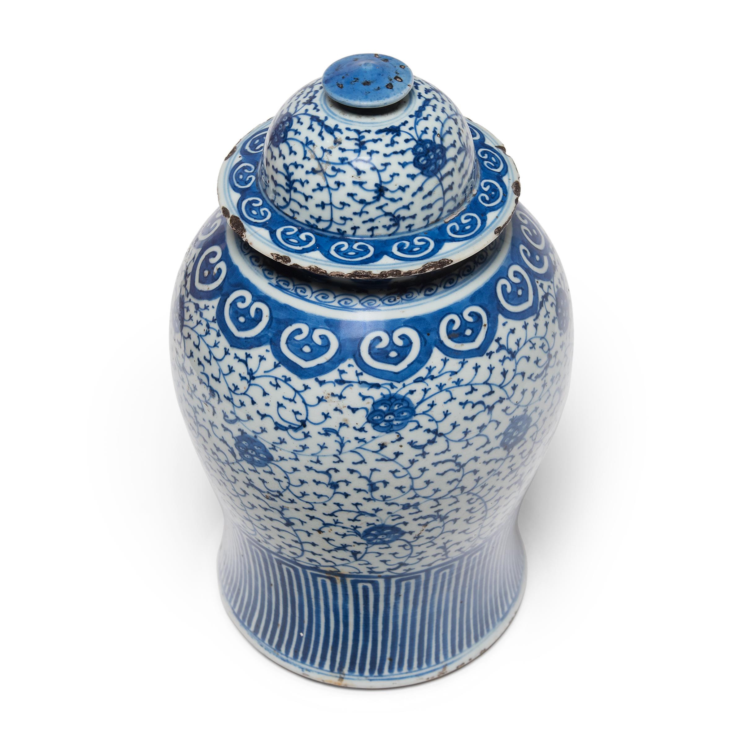 Early 20th Century Chinese Blue and White Baluster Jar In Good Condition In Chicago, IL
