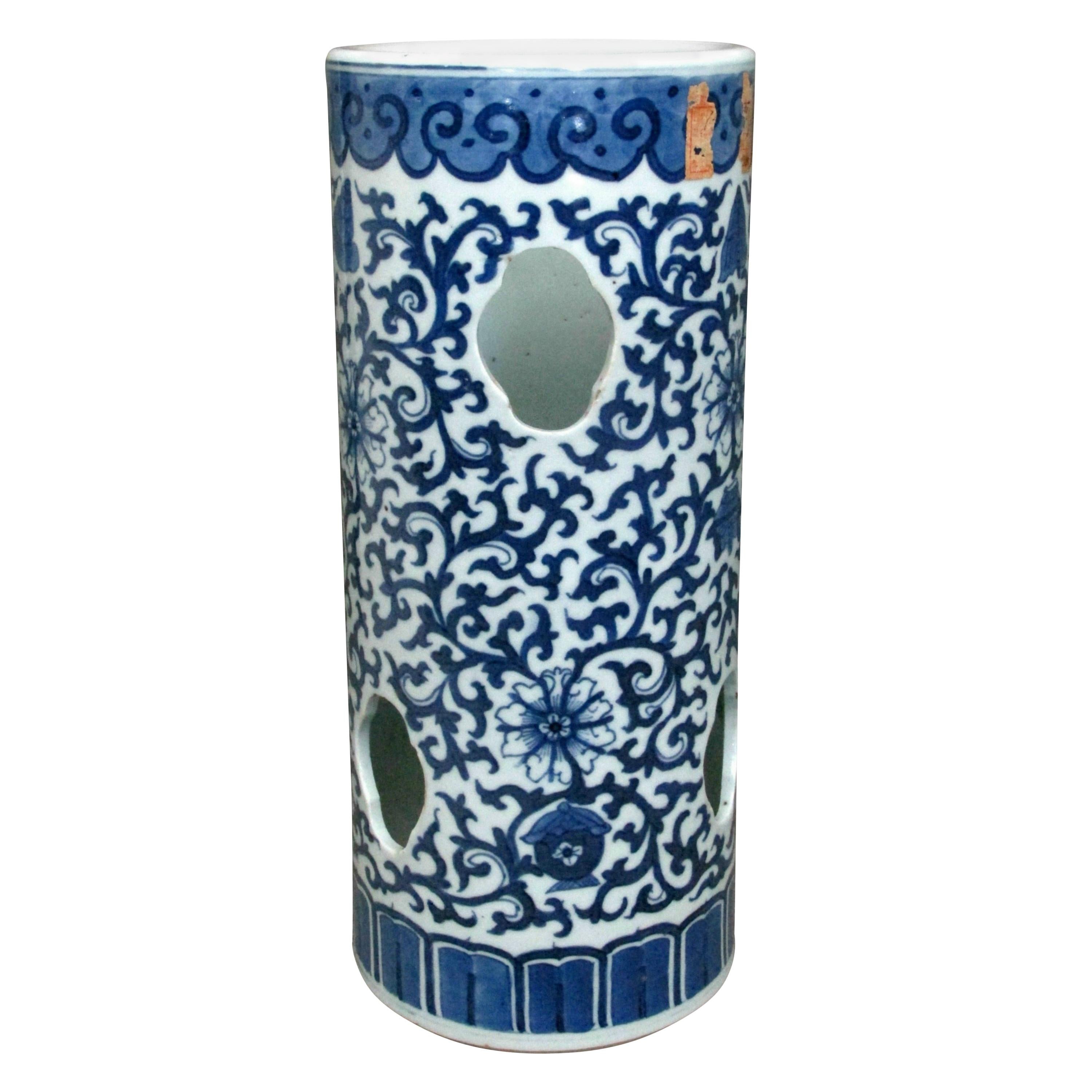 19th Century Chinese Export Blue & White Porcelain Hat Stand, Late Qing Period For Sale