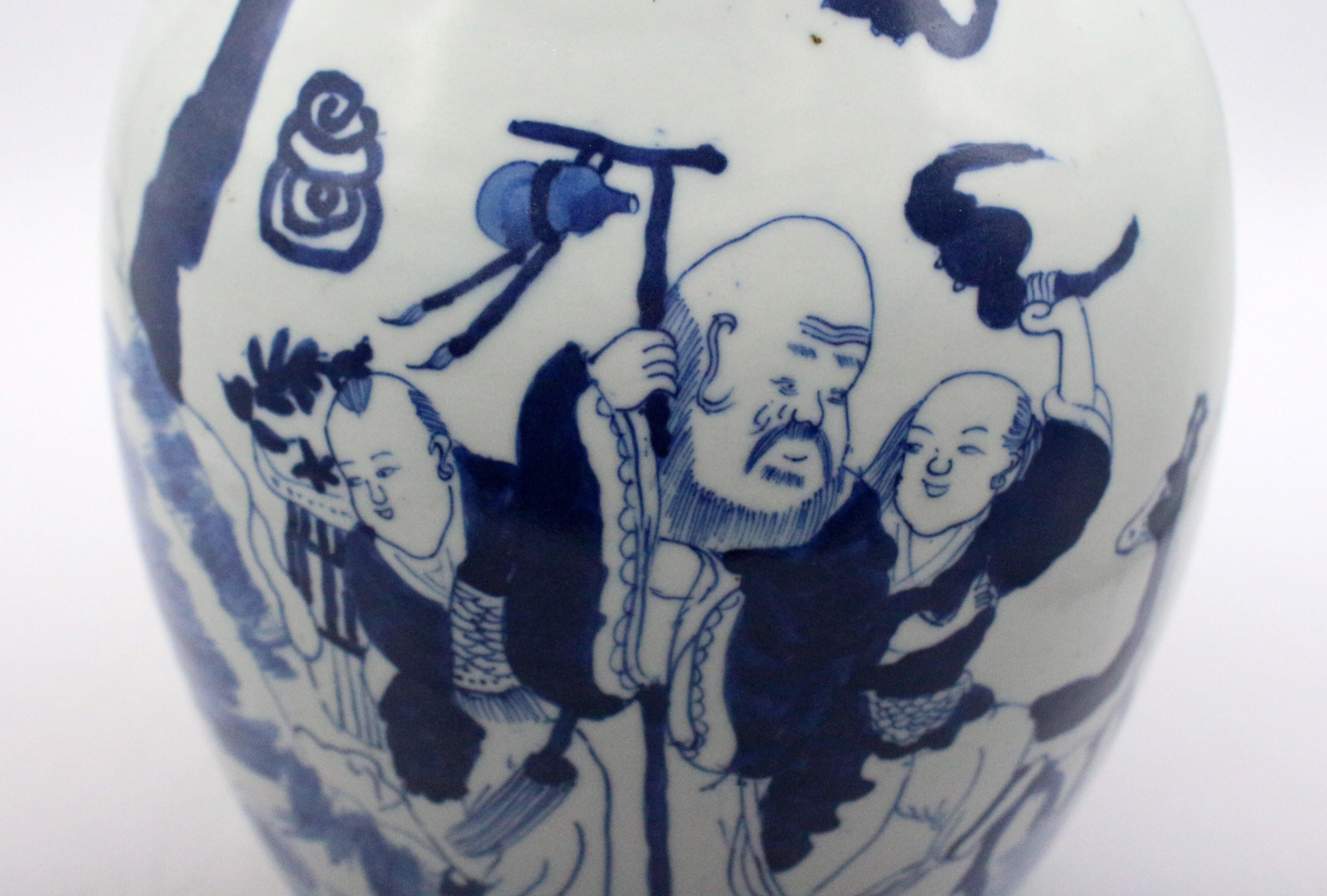 Early 20th Century Chinese Blue & White Porcelain Vase In Good Condition For Sale In Chapel Hill, NC