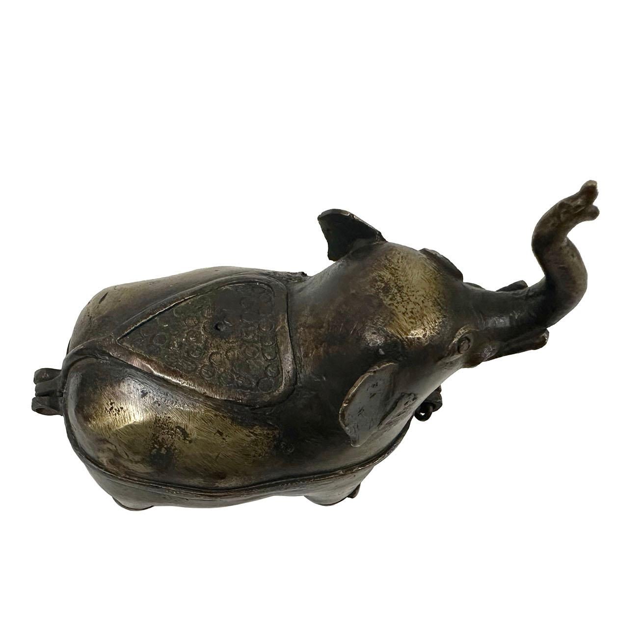 Early 20th Century Chinese Bronze Elephant Incense Burner In Good Condition For Sale In Pomona, CA
