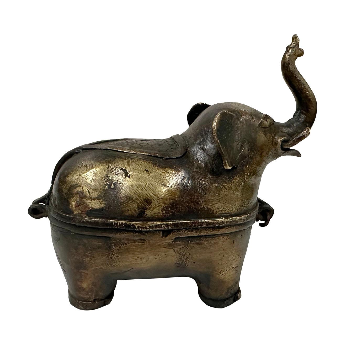 Early 20th Century Chinese Bronze Elephant Incense Burner For Sale 1