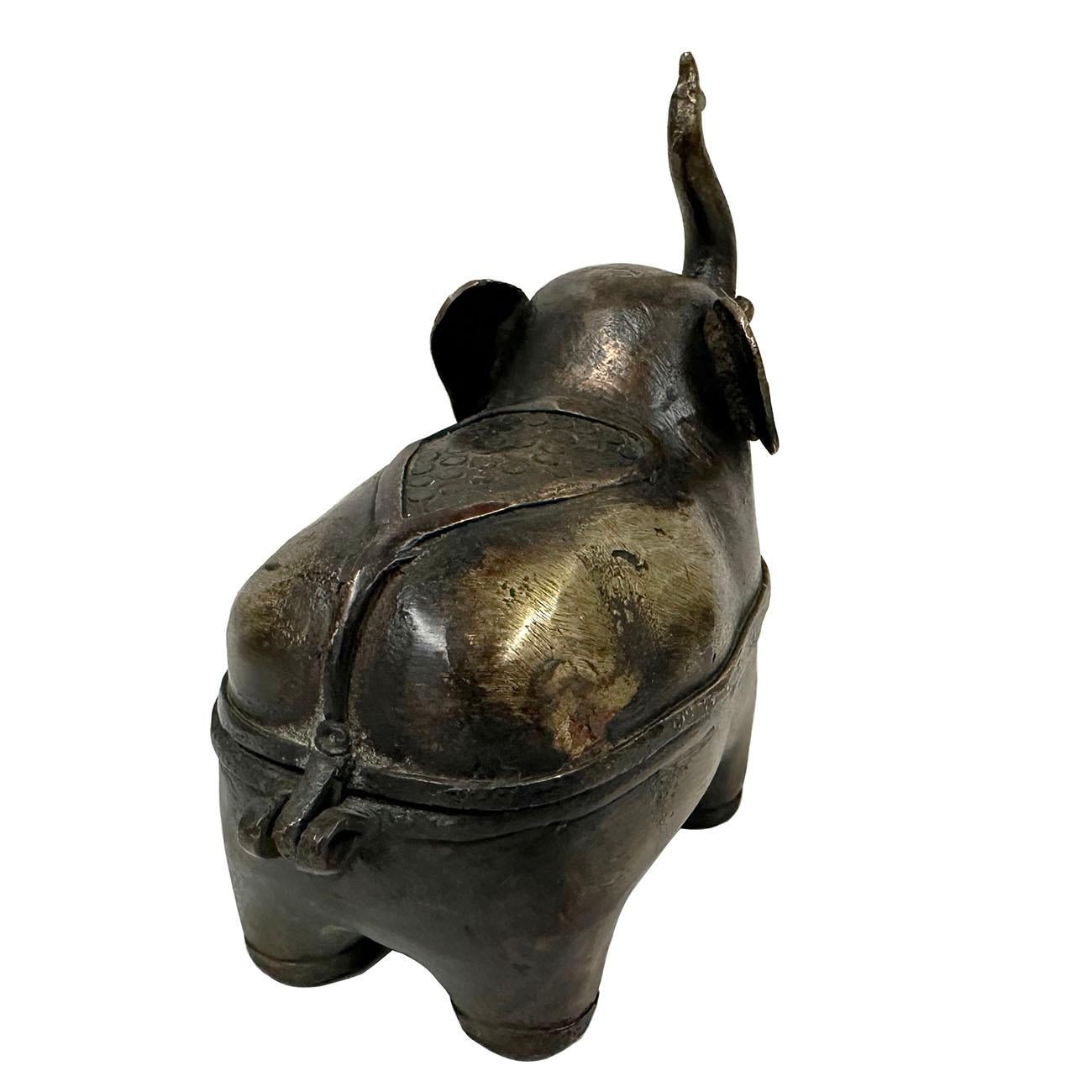 Early 20th Century Chinese Bronze Elephant Incense Burner For Sale 2