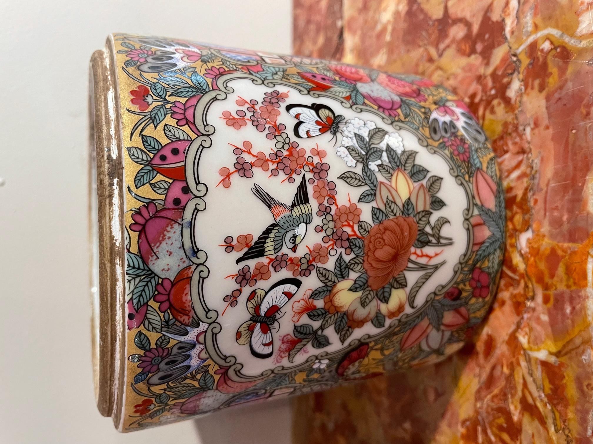 Early 20th century Chinese Canton Porcelain Pair of Tobacco Boxe, 1900s 2