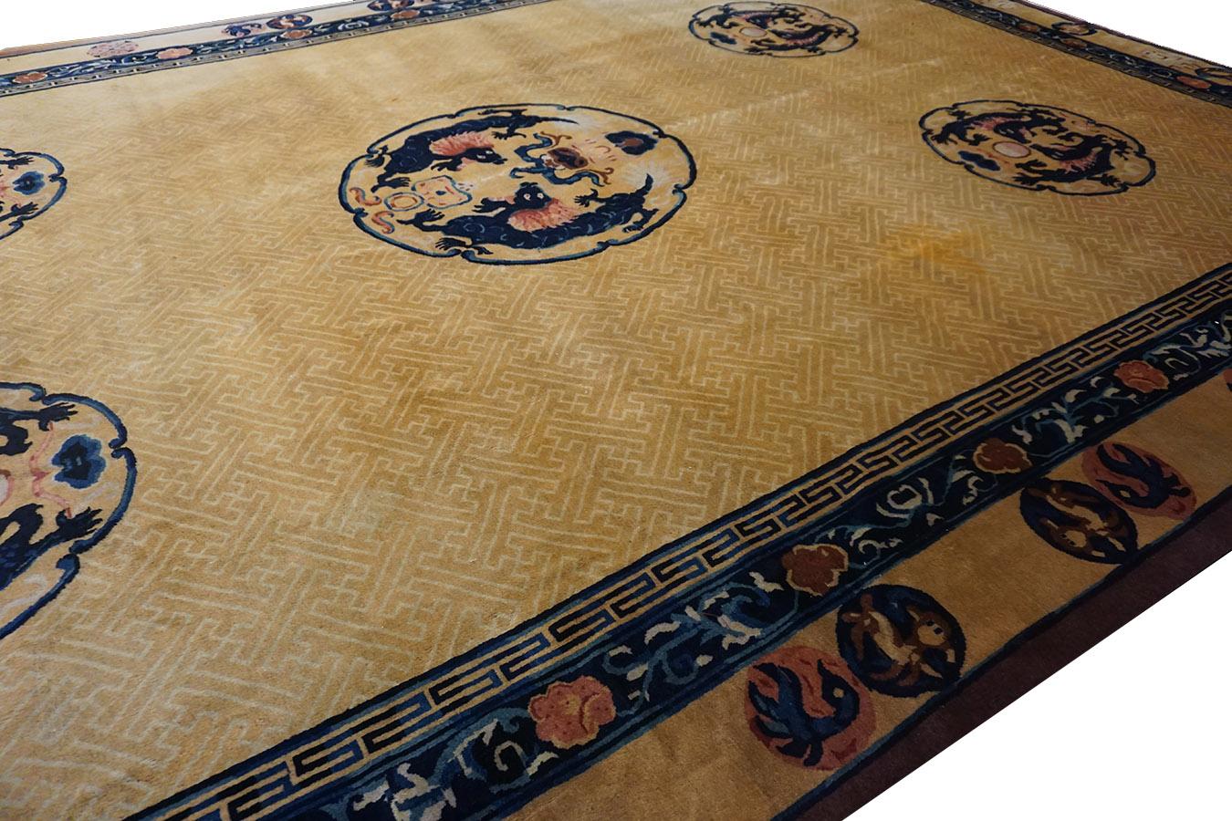 Tapis chinois du début du XXe siècle ( 28 x 40 cm - 93,5 x 487 cm) État moyen - En vente à New York, NY