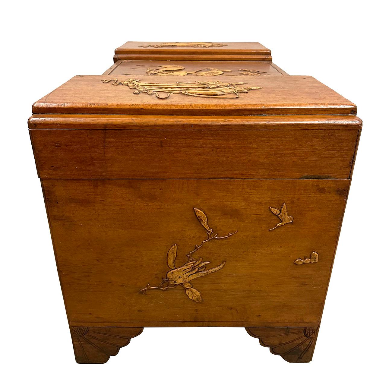 Early 20th Century Chinese Carved Camphor wood Hope Chest For Sale 3