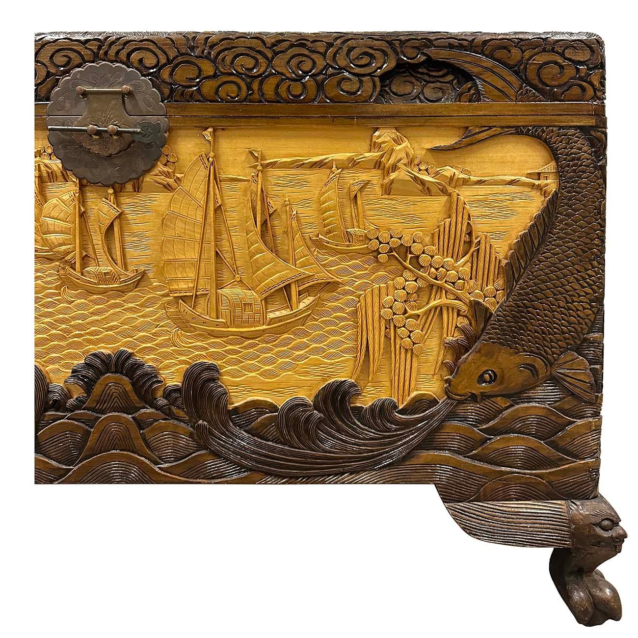 Cinese Cassapanca di speranza in legno di canfora intagliato cinese dei primi del Novecento in vendita
