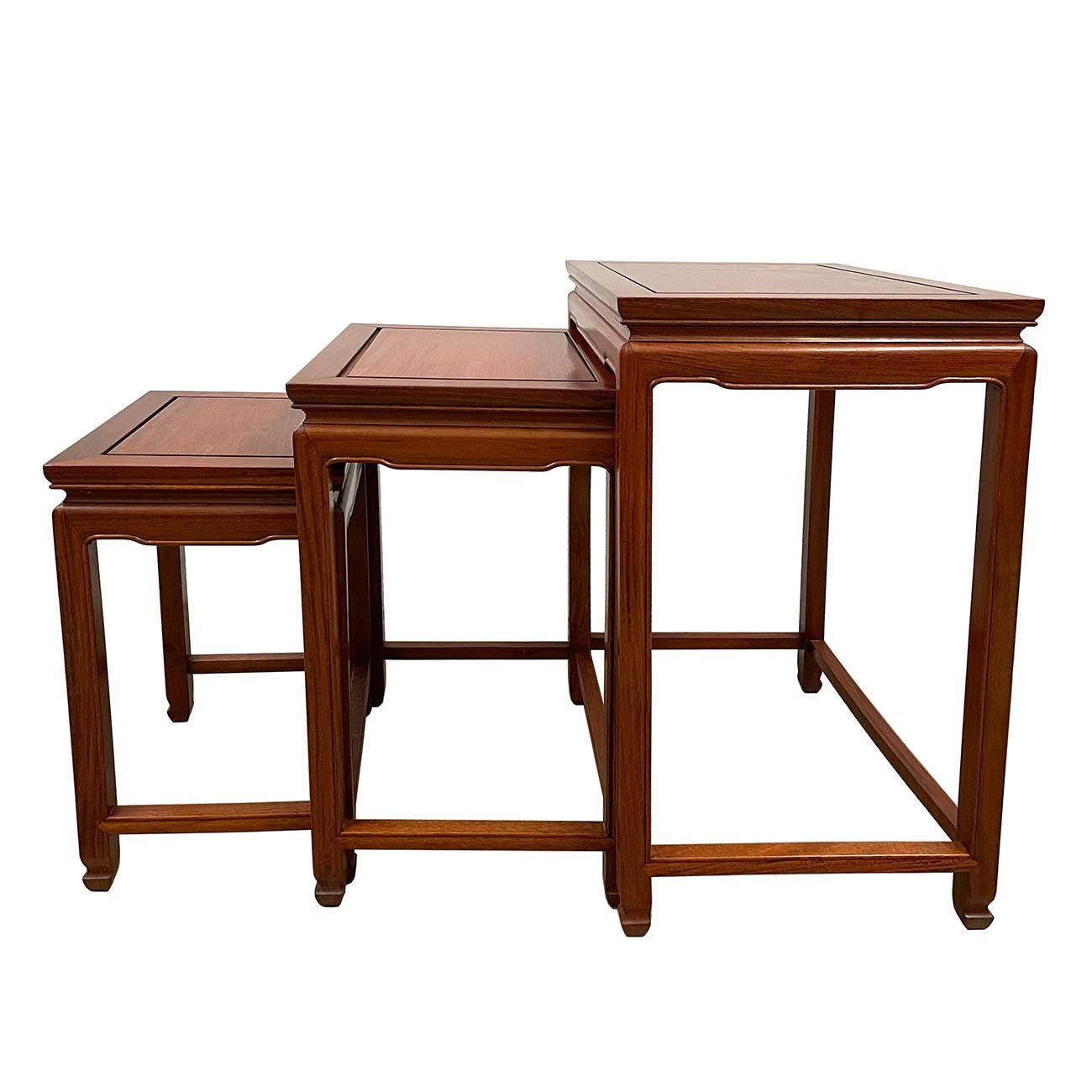 Early 20th Century Chinese Carved Rosewood Nesting Tables, Set of 3 4