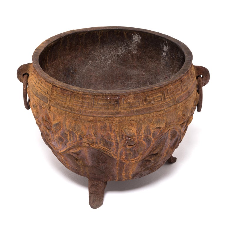 Early 20th Century Chinese Cast Iron Lotus Basin In Good Condition For Sale In Chicago, IL