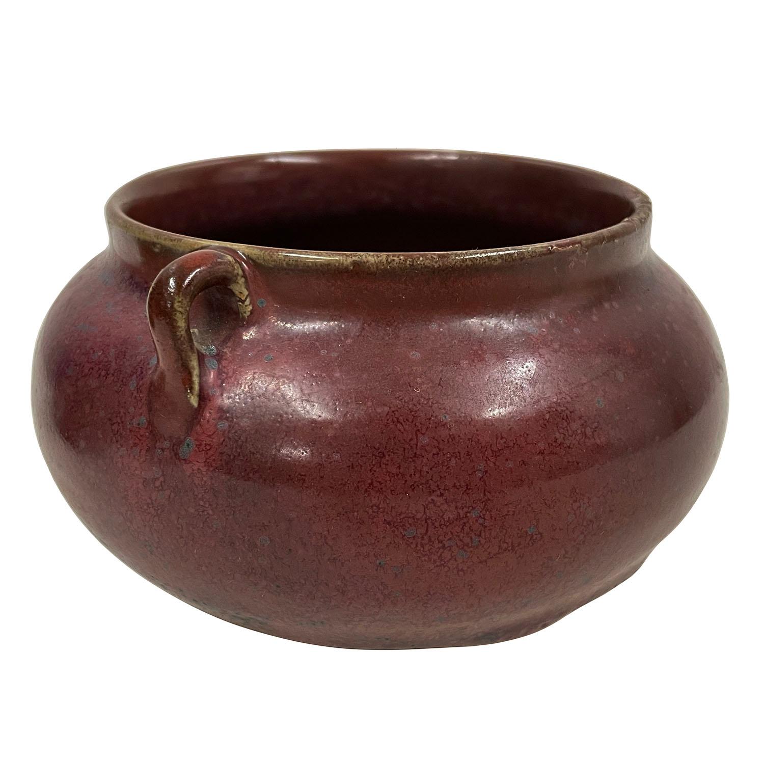 Fatto a mano Vaso di porcellana cinese Cow-Pea Red dell'inizio del XX secolo in vendita