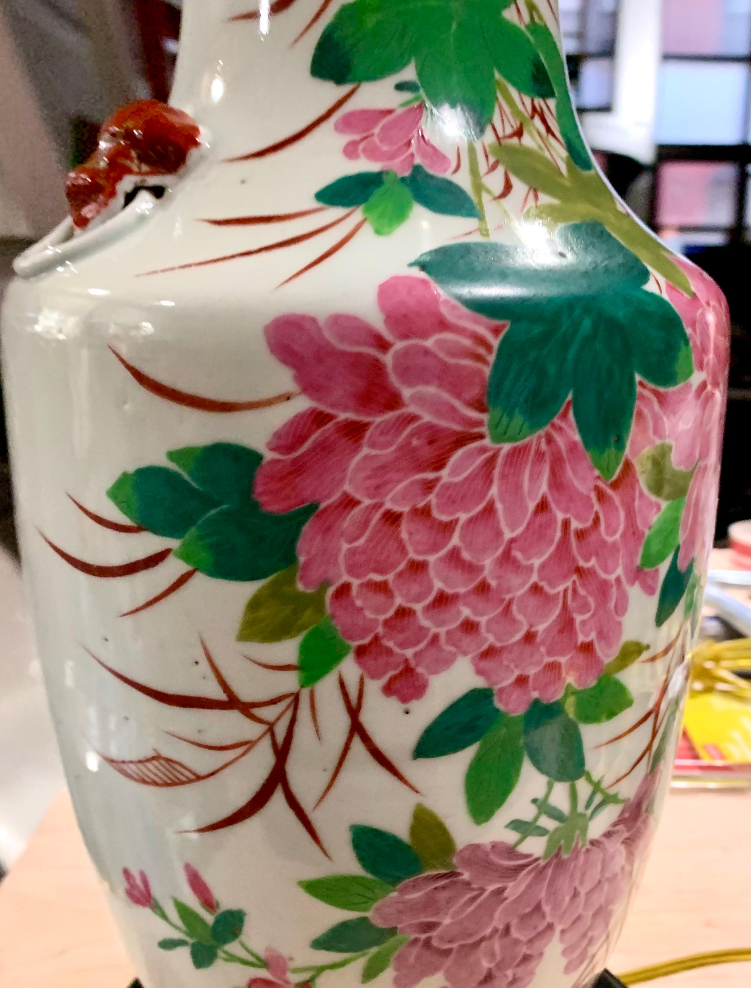 Chinese Deco Chrysanthemum Porcelain Lamp, Hollywood Regency, Early 20th Century In Good Condition For Sale In Brooklyn, NY