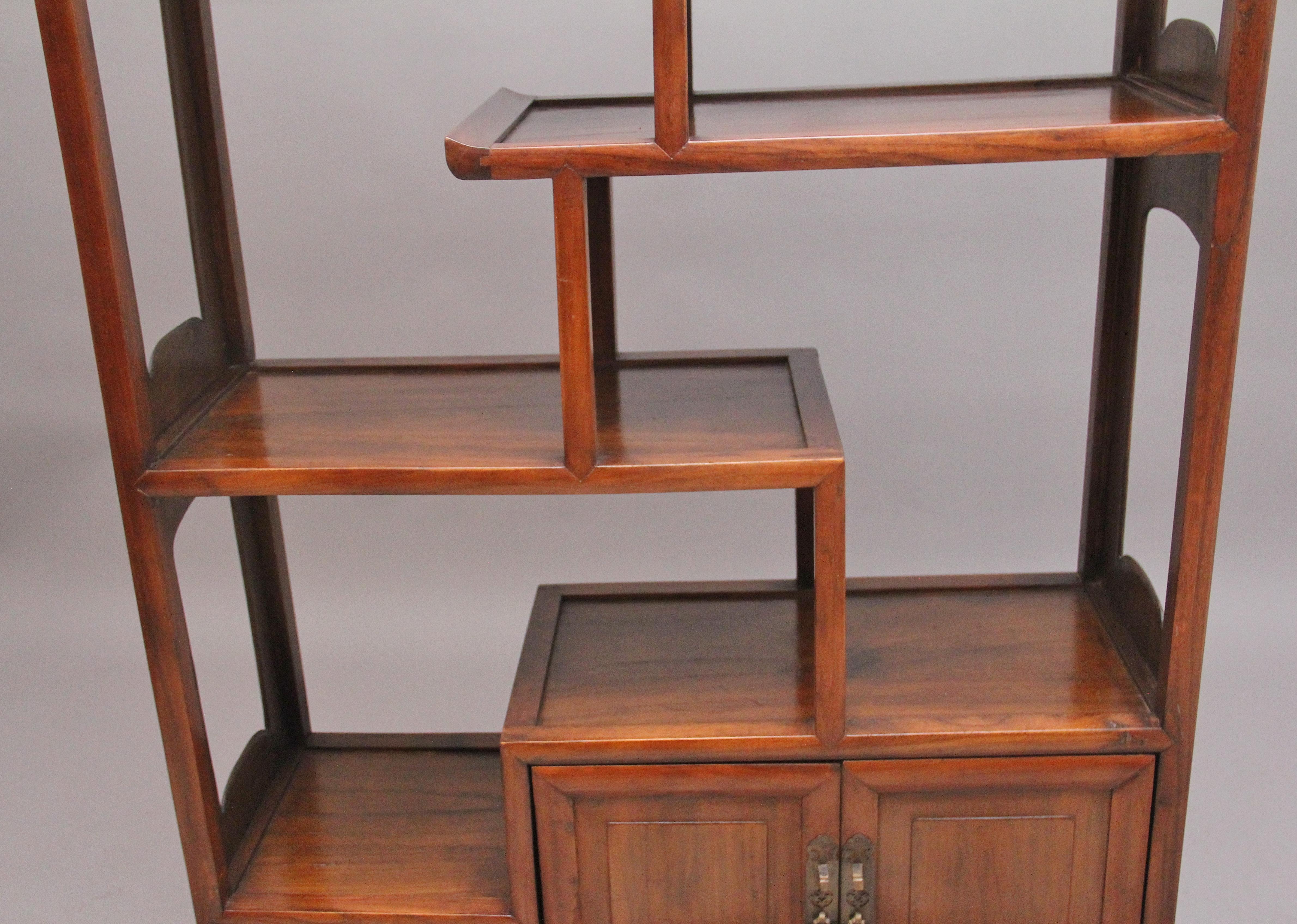 Vitrine chinoise du début du 20e siècle en vente 6