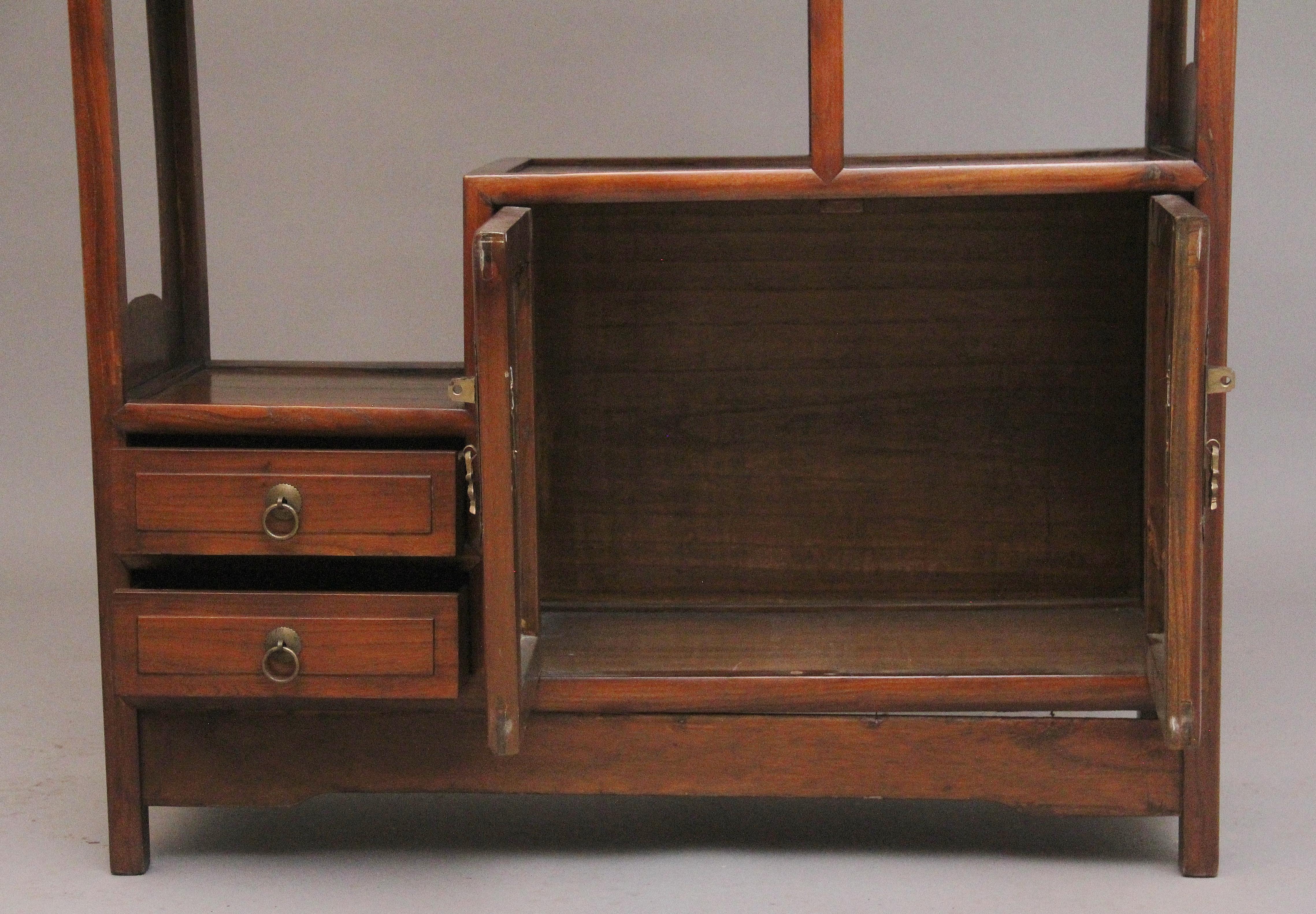 Début du 20ème siècle Vitrine chinoise du début du 20e siècle en vente