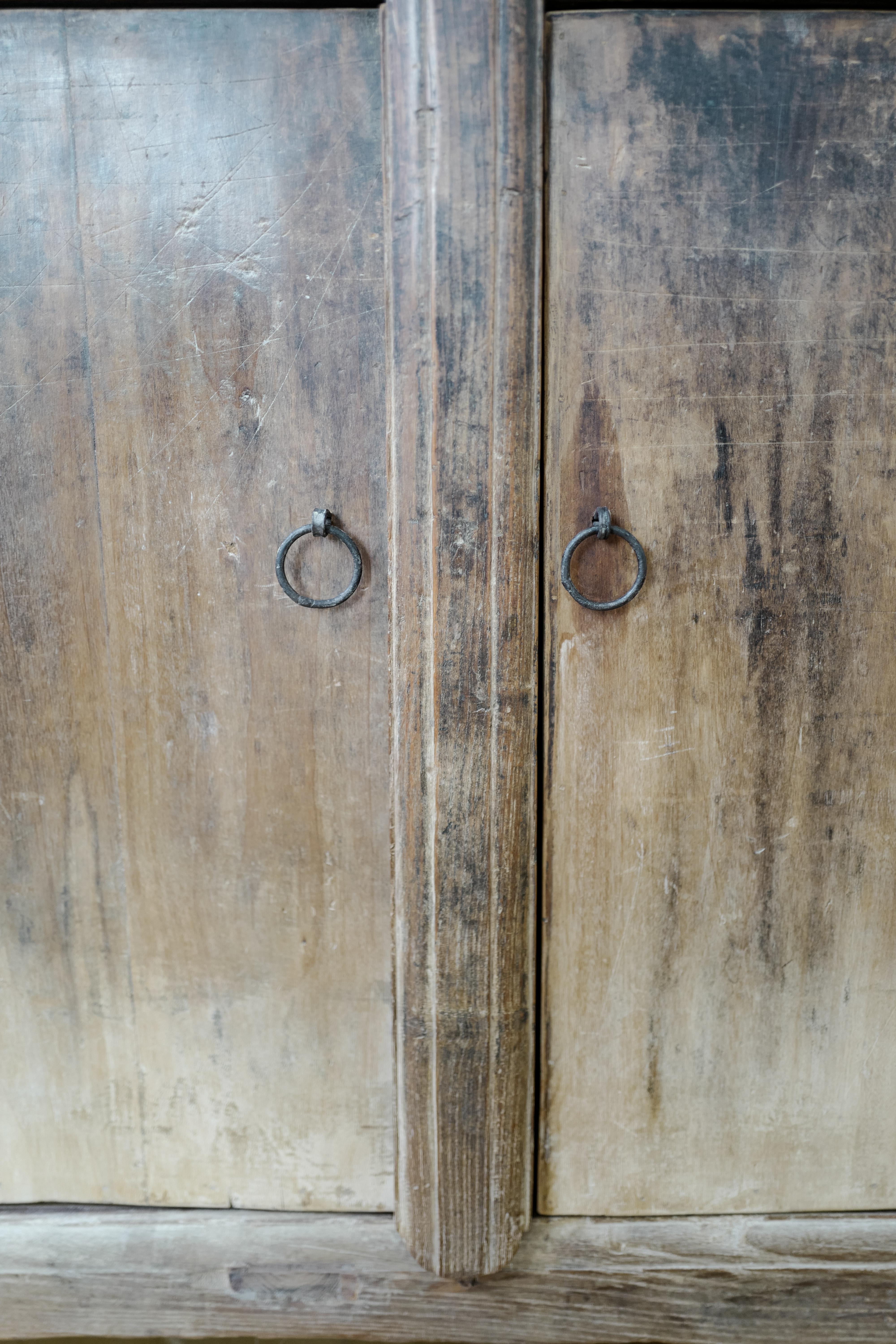 Olmo Credenza in legno di olmo cinese dei primi del Novecento con una patina straordinaria in vendita