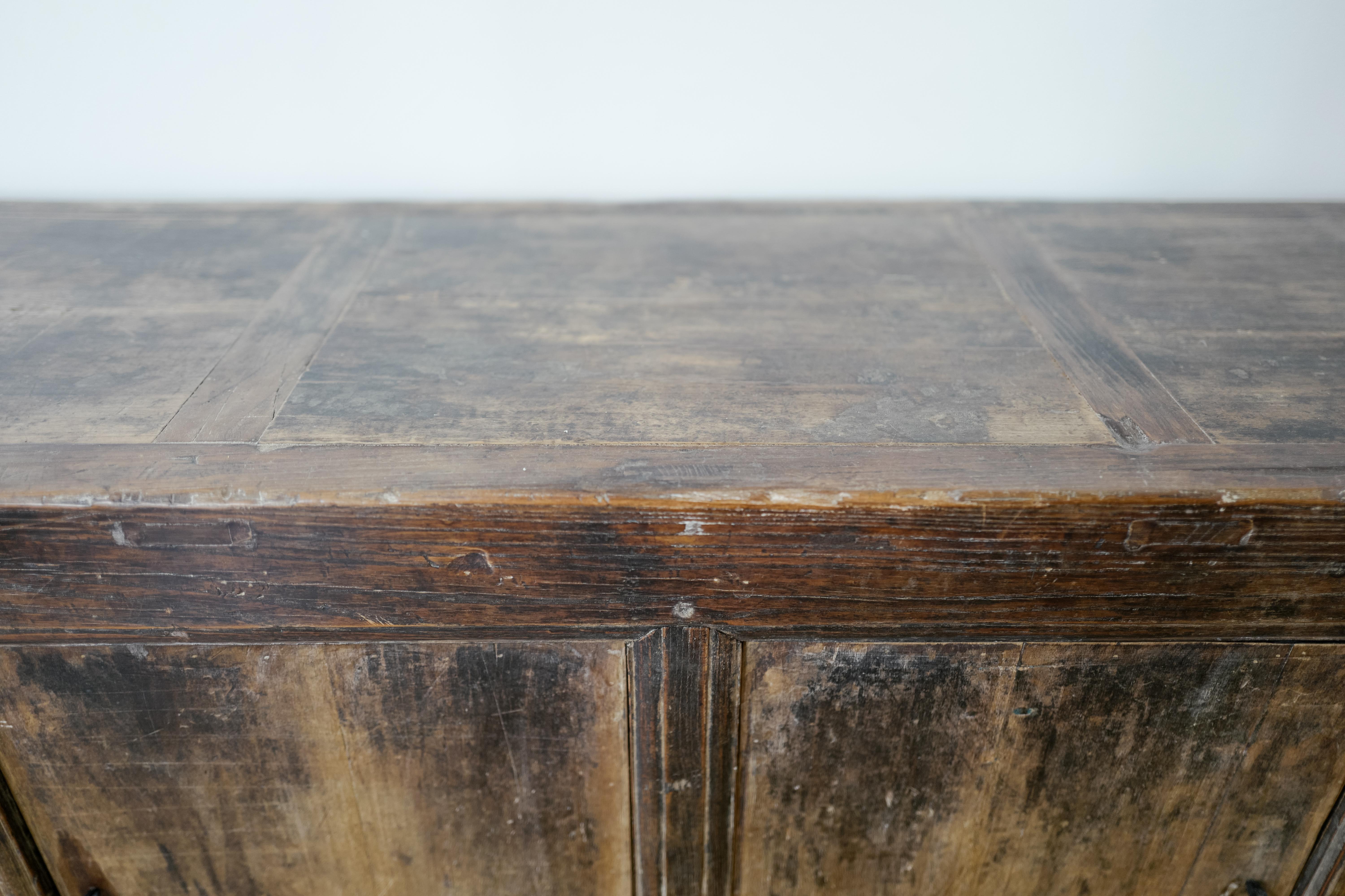 Credenza in legno di olmo cinese dei primi del Novecento con una patina straordinaria in vendita 1