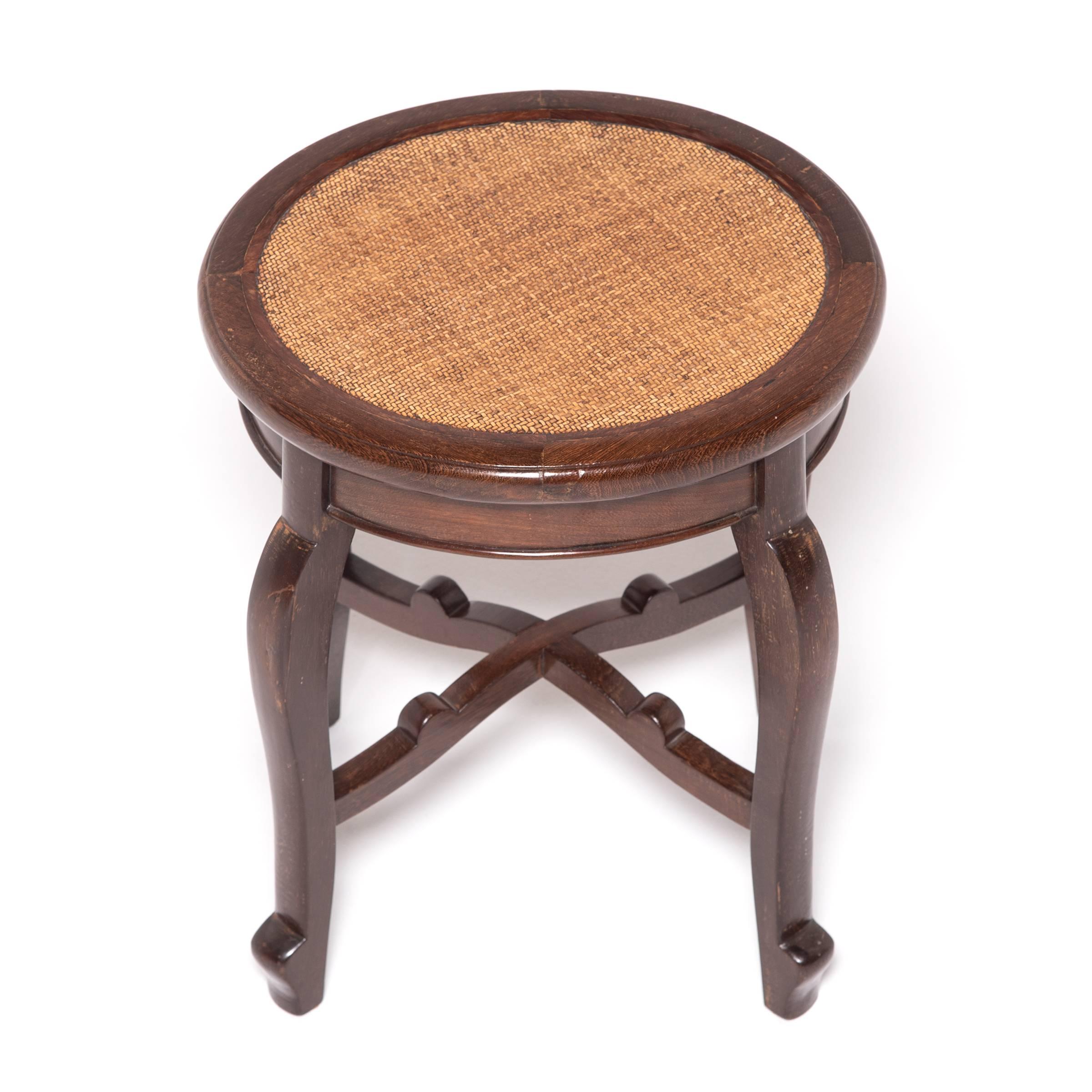 Early 20th Century Chinese En Pointe Oval Woven Top Stool In Good Condition In Chicago, IL
