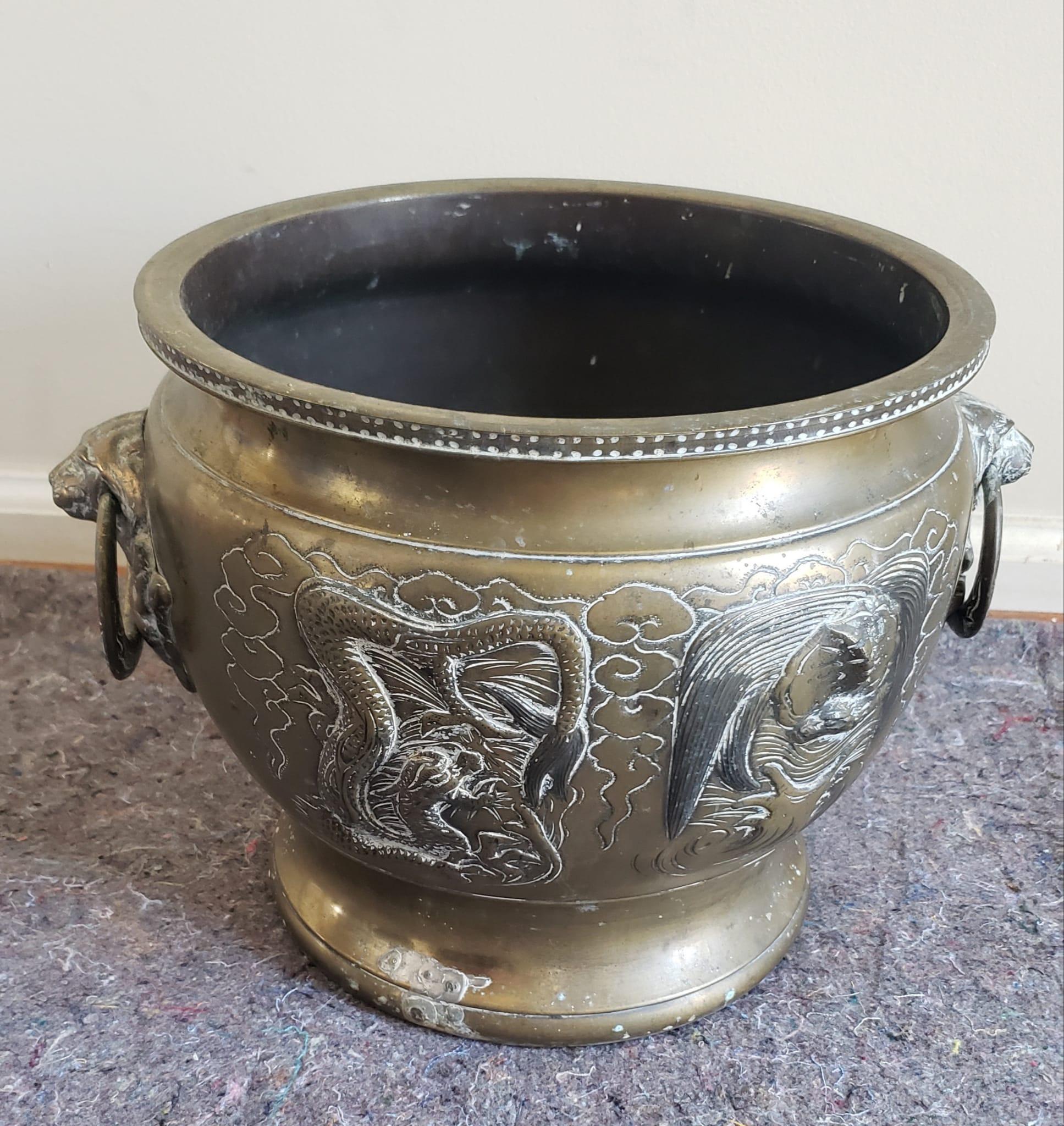 Early 20th Century Chinese Etched Brass Jardiniere In Good Condition For Sale In Germantown, MD