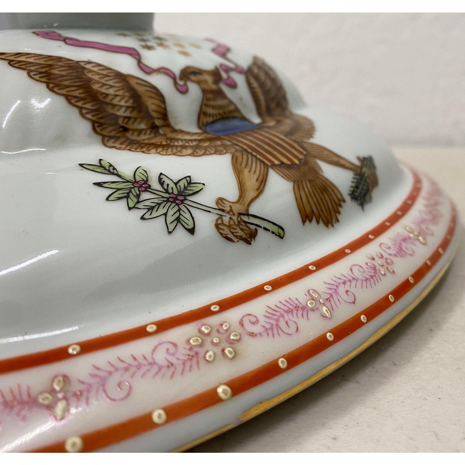 Early 20th century Chinese Export American Amorial tureen

A fine old Chinese Export tureen with an American Eagle and Thirteen Stars

The tureen has its original lid and spill platter.

Dimensions 15