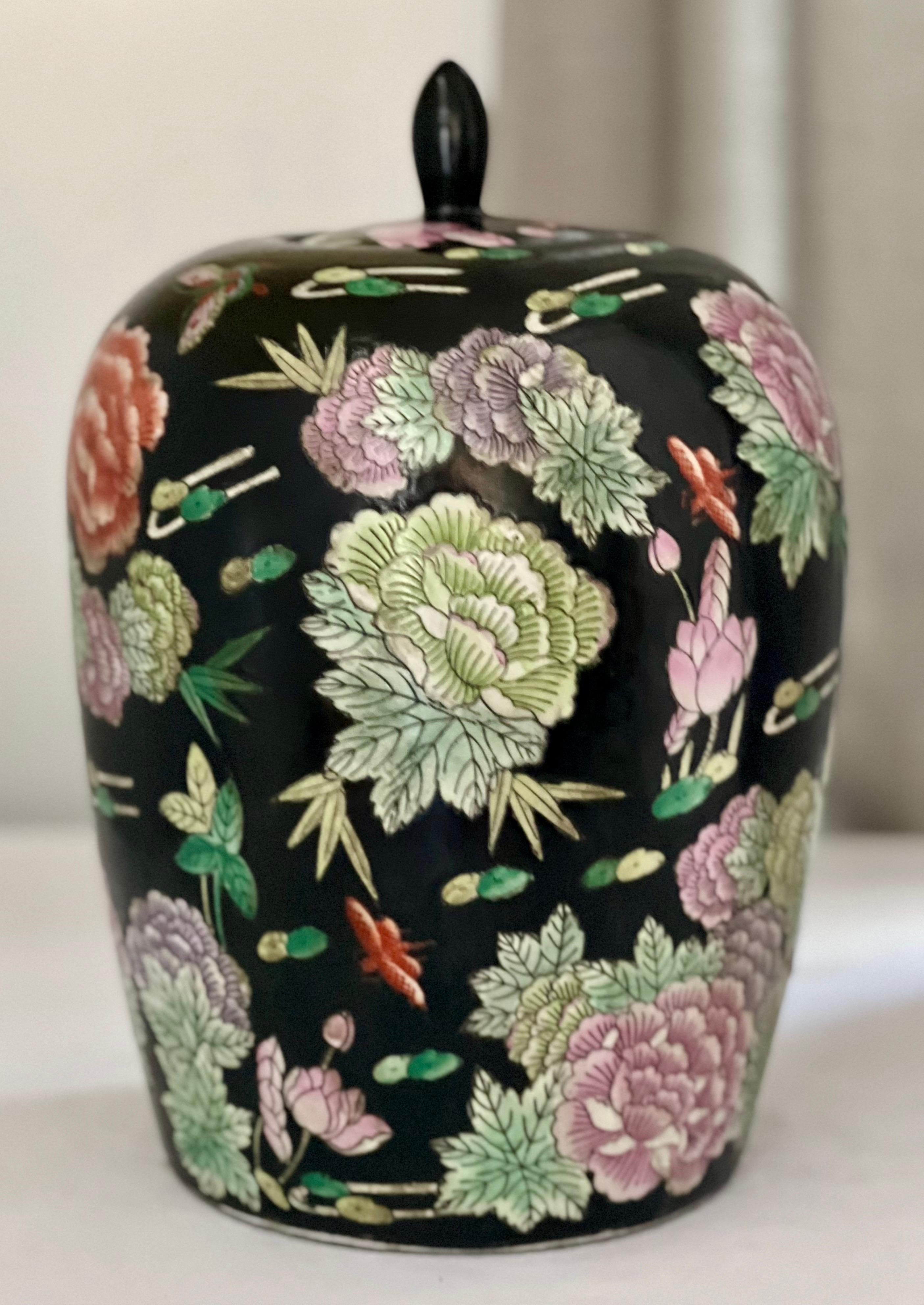 Chinese Export Early 20th Century Chinese Famille Noire Porcelain Ovoid Ginger Jar with Lid For Sale