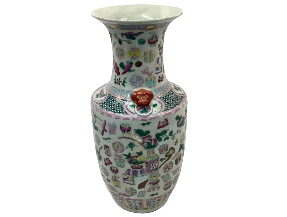 Early 20th Century Chinese Famille Rose Lobed Porcelain Vase 1