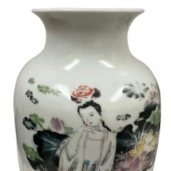 Vaso in porcellana cinese “Famille Rose” dei primi anni del XX secolo