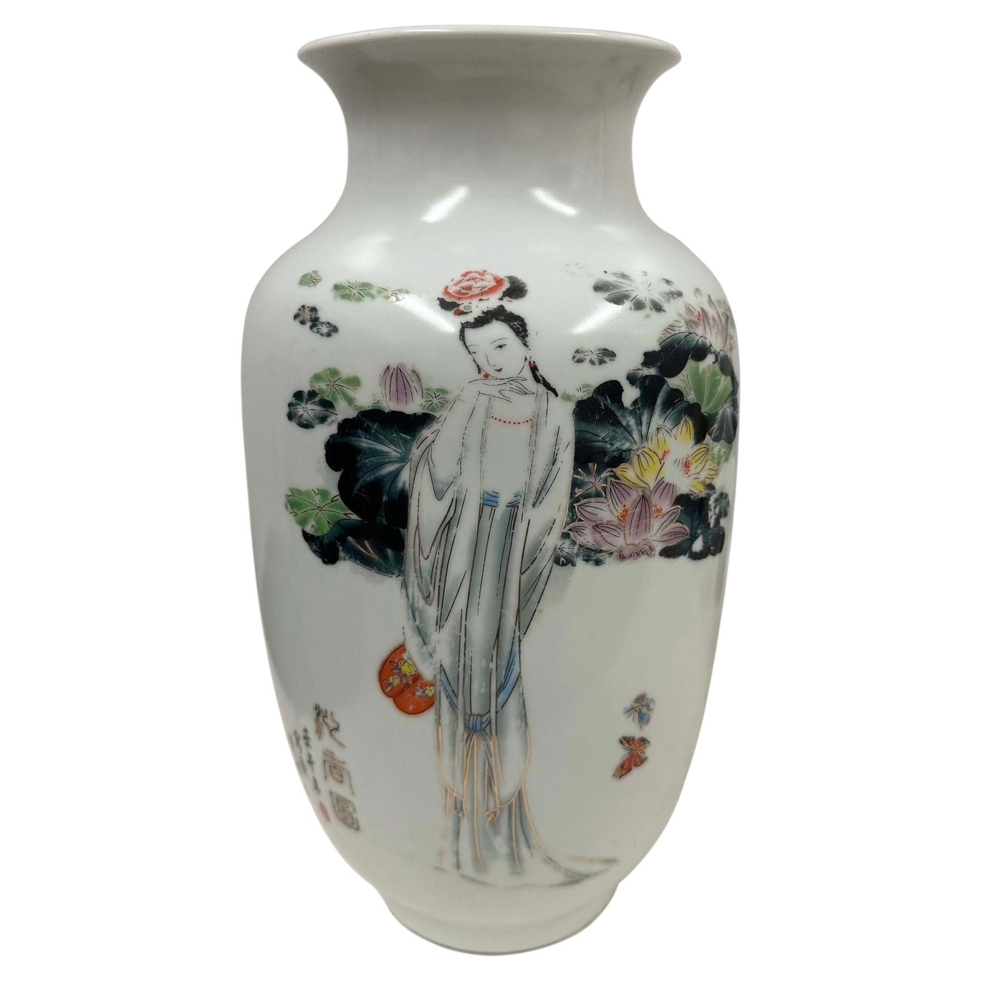 Vaso in porcellana cinese “Famille Rose” dei primi anni del XX secolo
