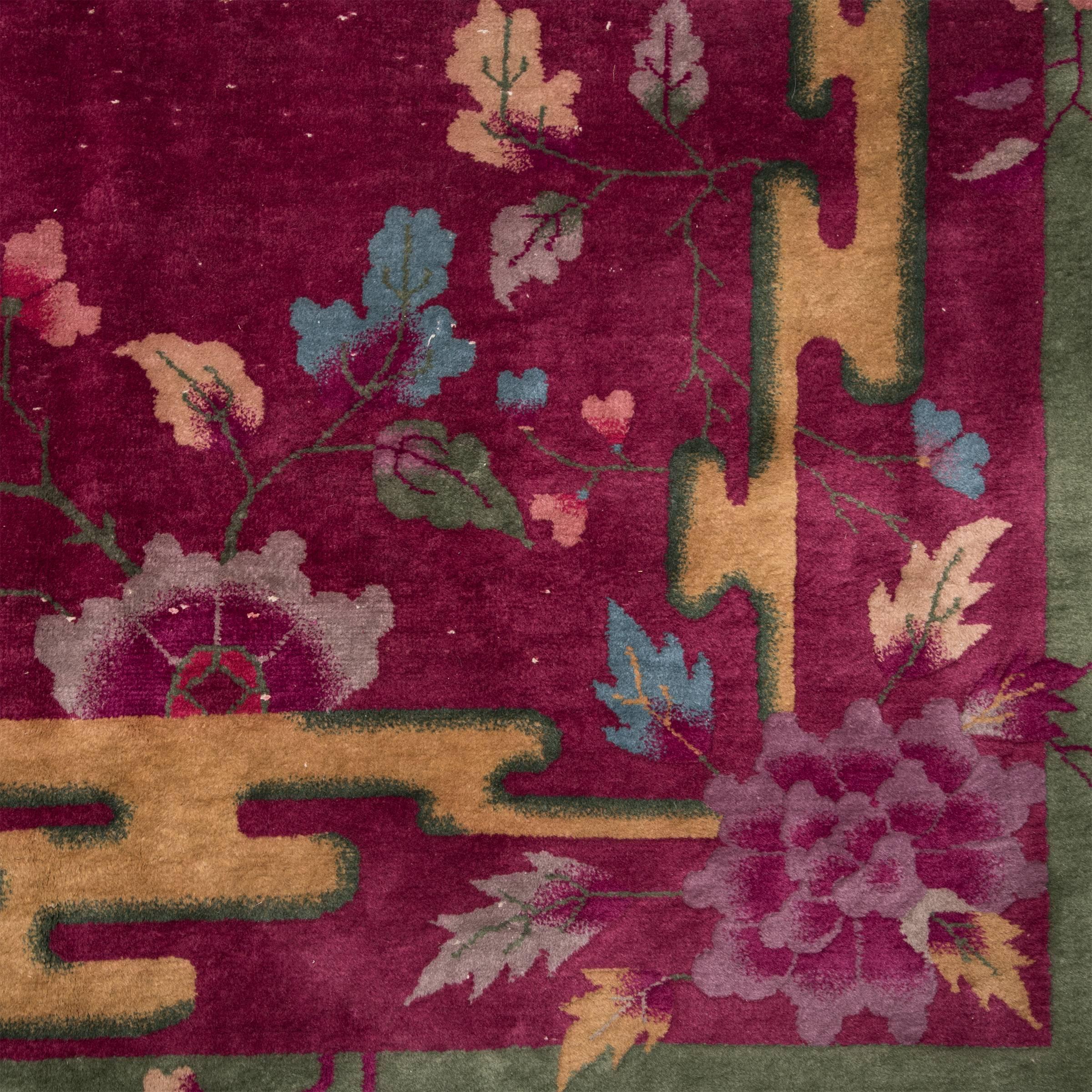 Early 20th Century Chinese Floral Nichols Rug In Good Condition In Chicago, IL