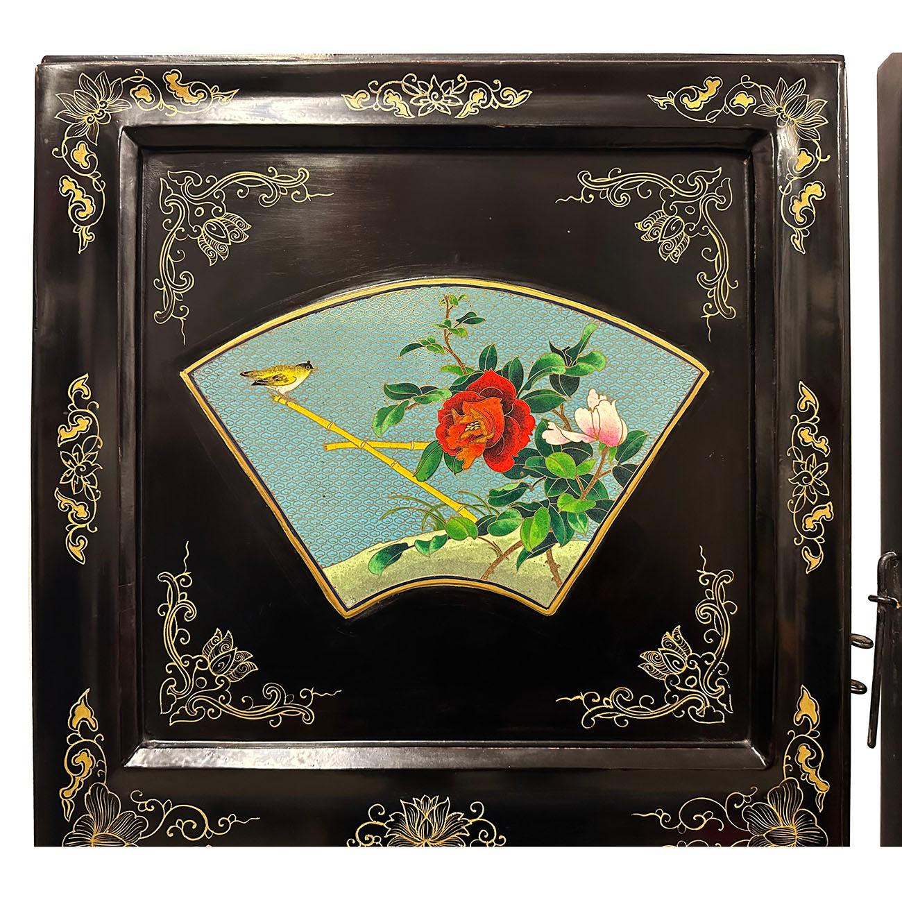 Chinesischer klappbarer Raumteiler des frühen 20. Jahrhunderts mit Cloisonné-Paneelen im Zustand „Gut“ im Angebot in Pomona, CA
