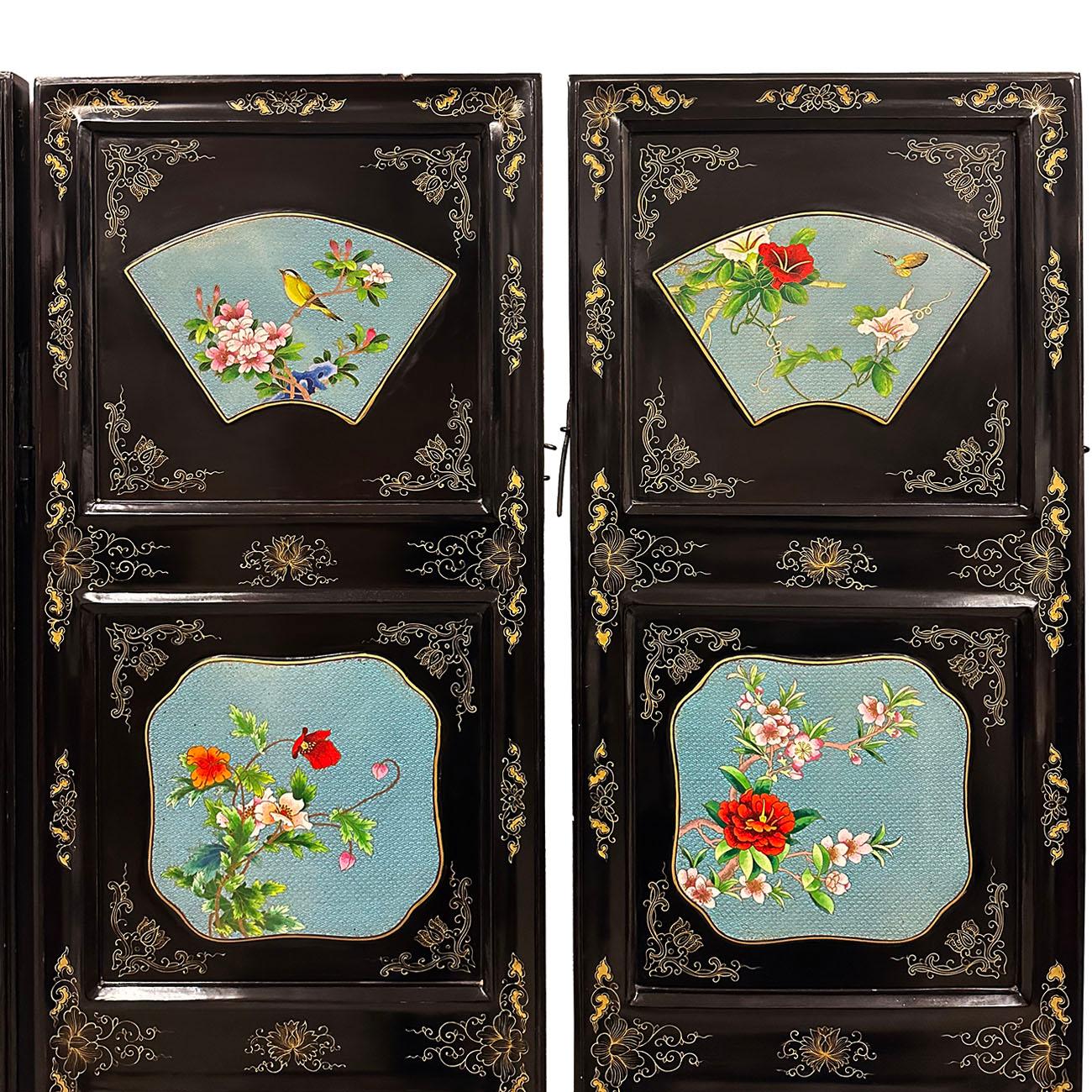 Chinesischer klappbarer Raumteiler des frühen 20. Jahrhunderts mit Cloisonné-Paneelen (Hartholz) im Angebot