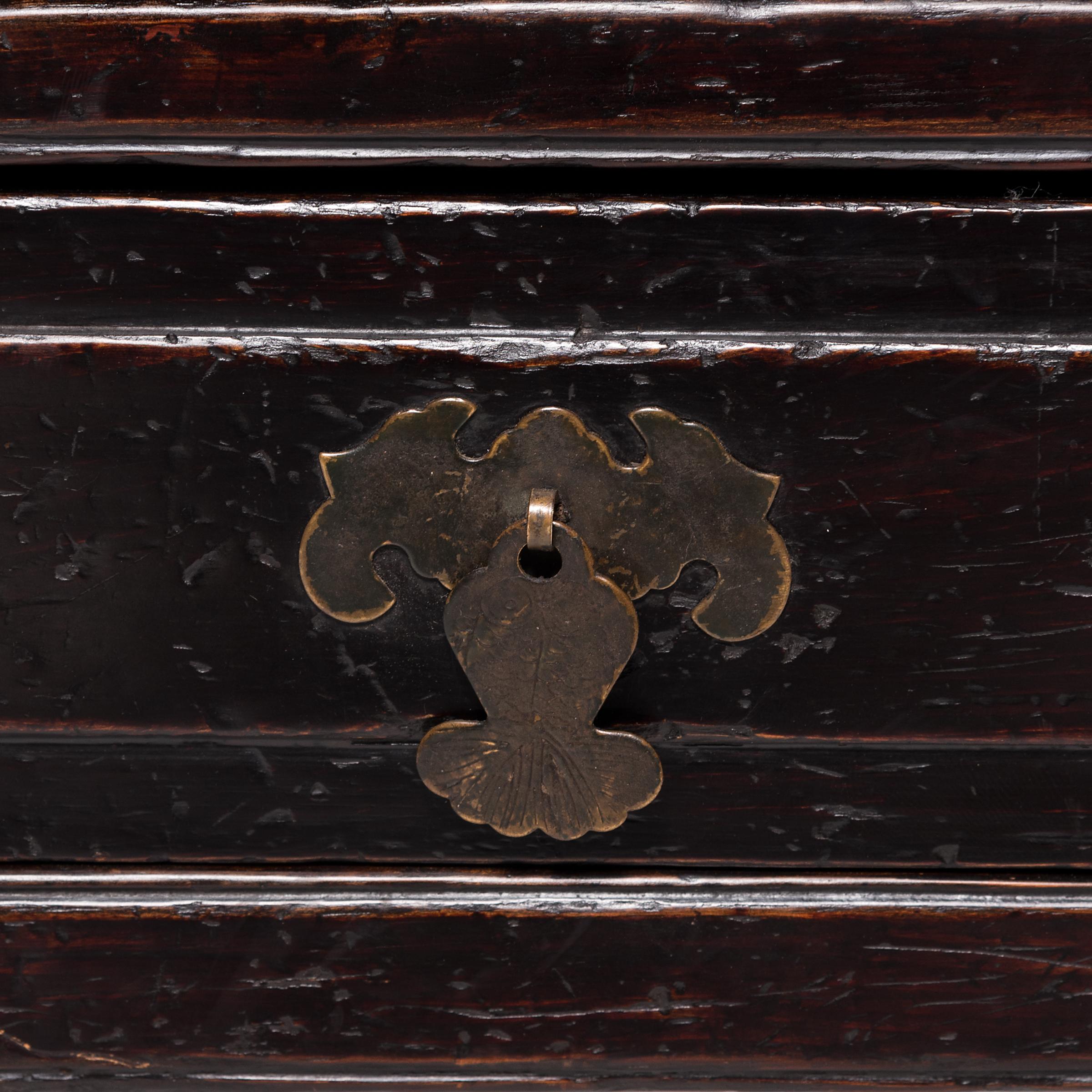 Early 20th Century Chinese Four-Drawer Low Ribbon Table 2