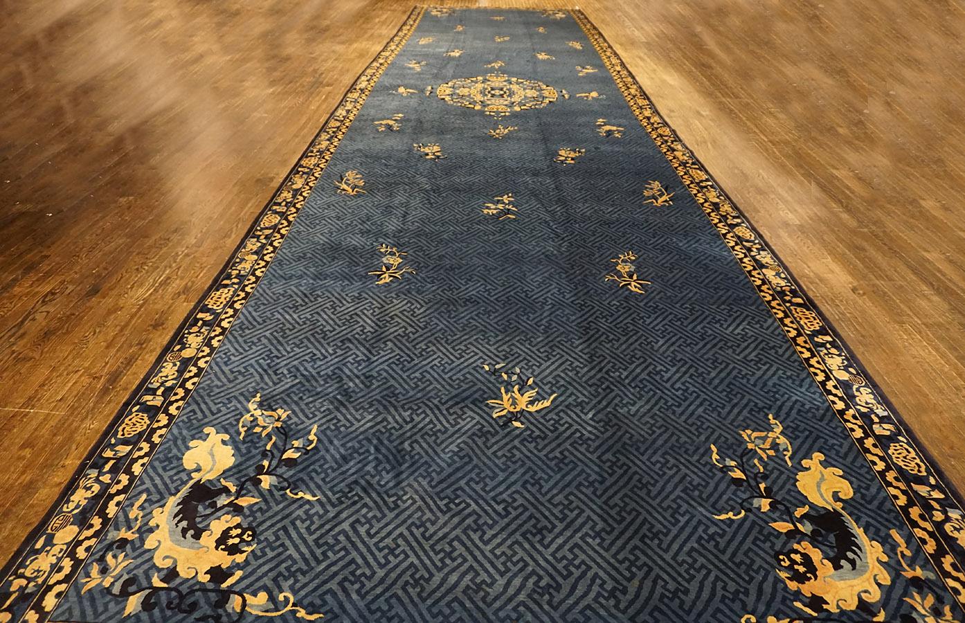 Tapis de galerie chinois du début du 20e siècle 8' 9