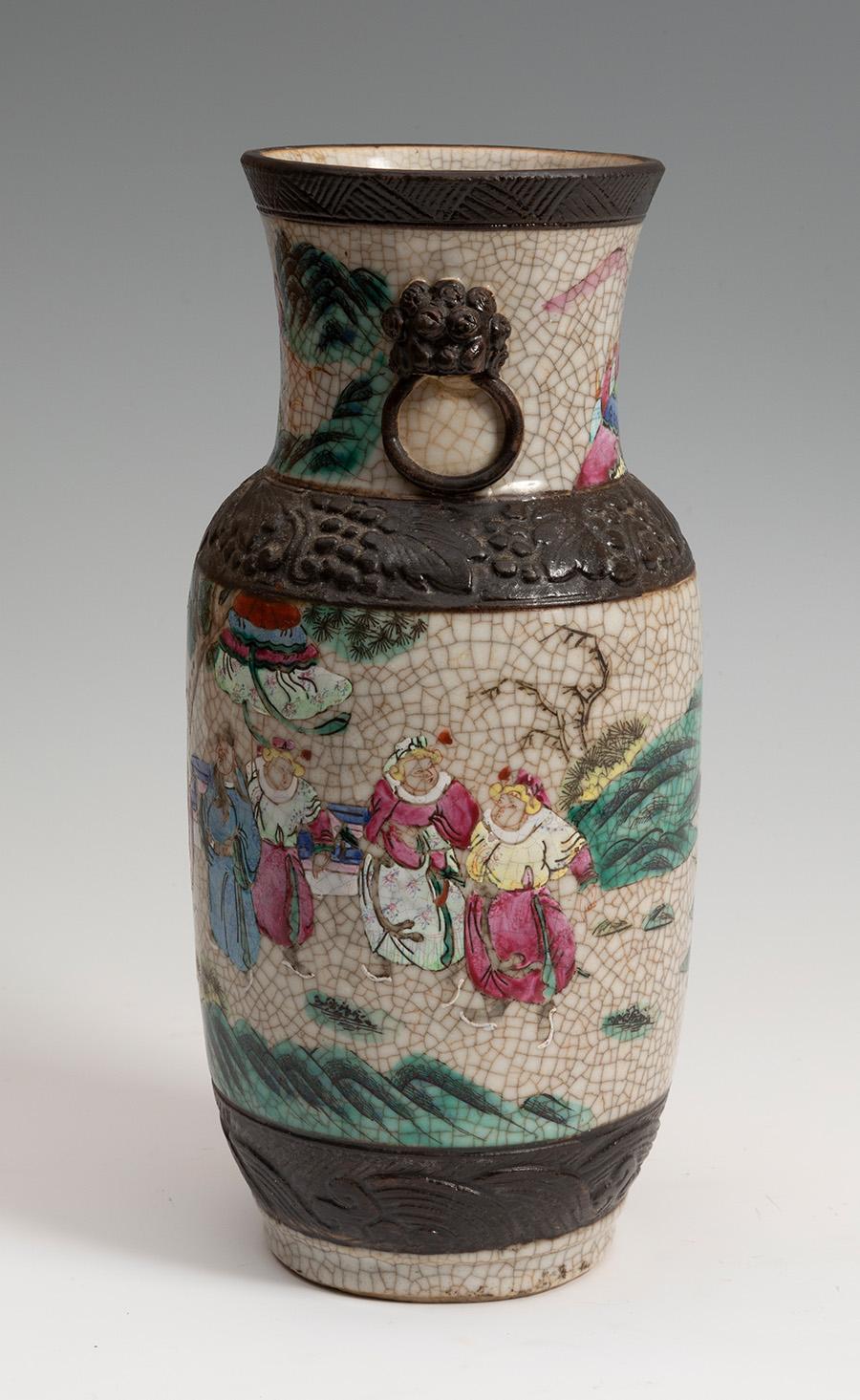 Early 20th Century Chinese Glazed Enamel Porcelain Vase In Good Condition In Marbella, ES