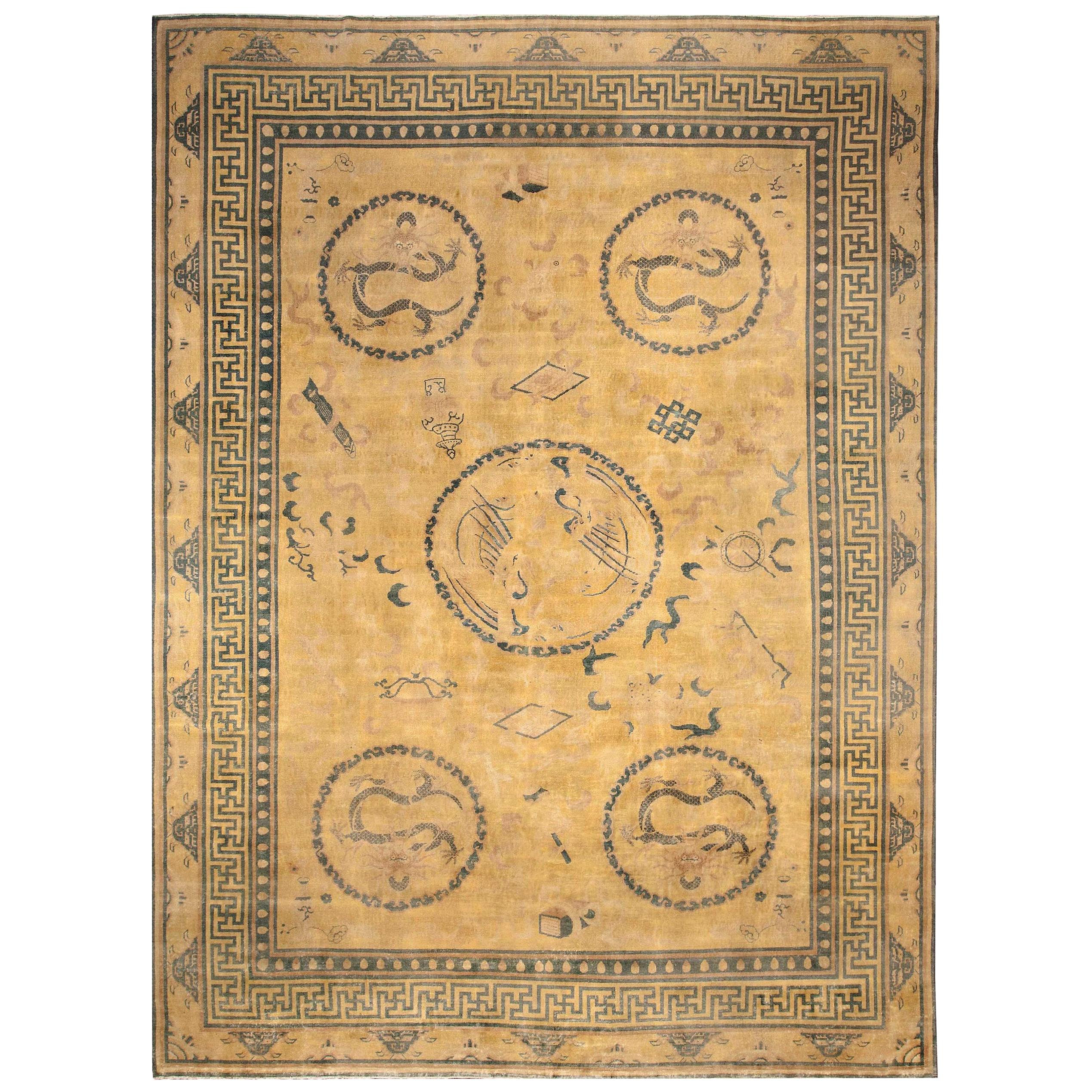 Early 20th Century Chinese Handwoven Wool Carpet For Sale