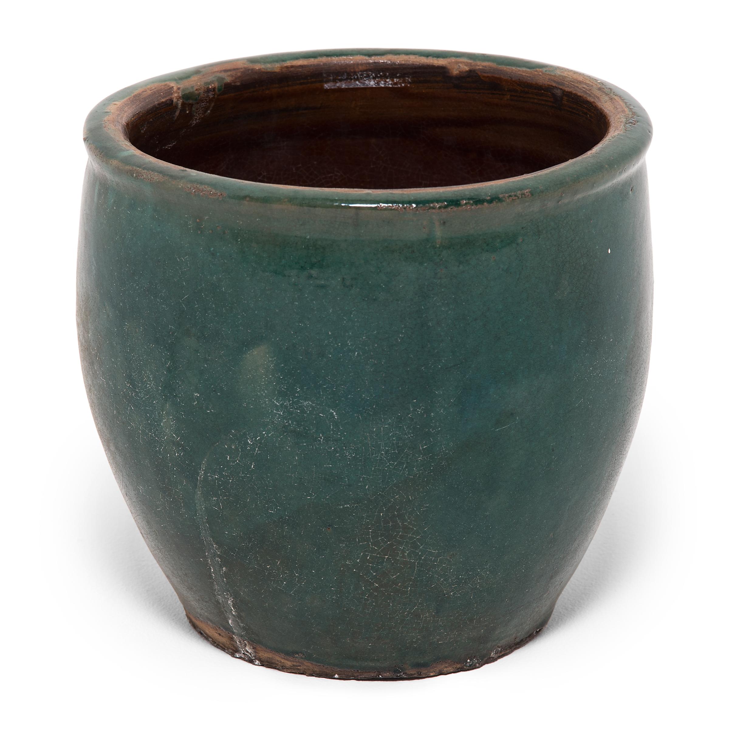 Early 20th Century Chinese Green Glazed Pickling Pot In Good Condition In Chicago, IL