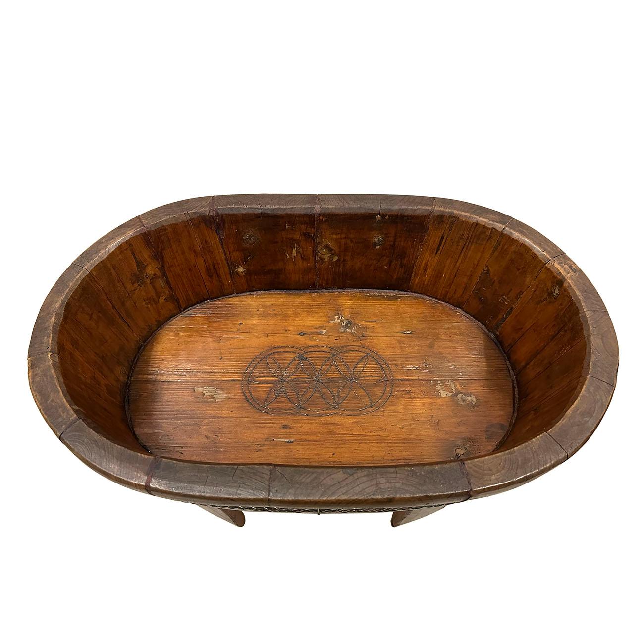 Early 20th Century Chinese Hand Made Wooden Wash/Laundry Basin In Good Condition In Pomona, CA