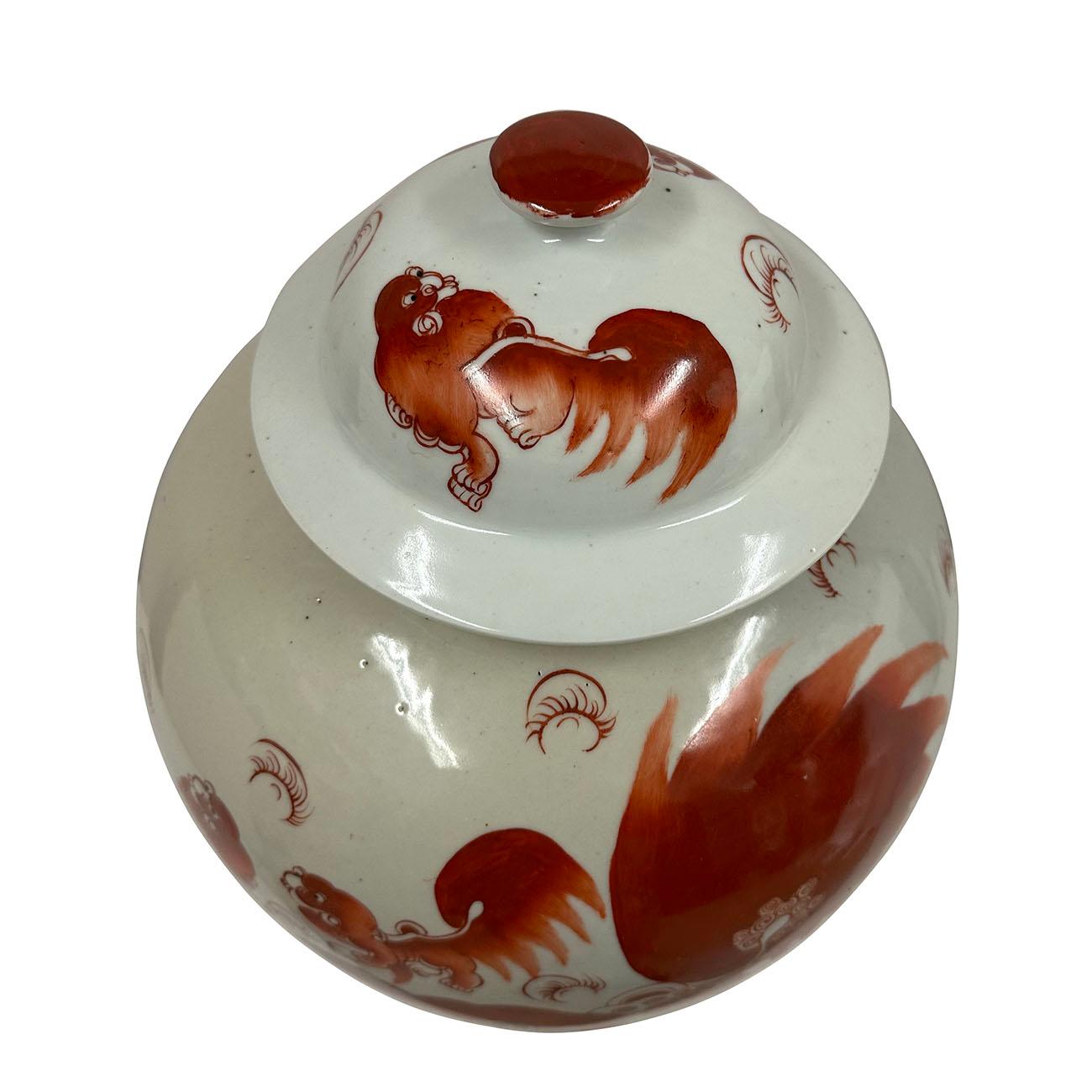 Early 20th Century Chinese Hand Painted FooDog Ginger Jar For Sale 1