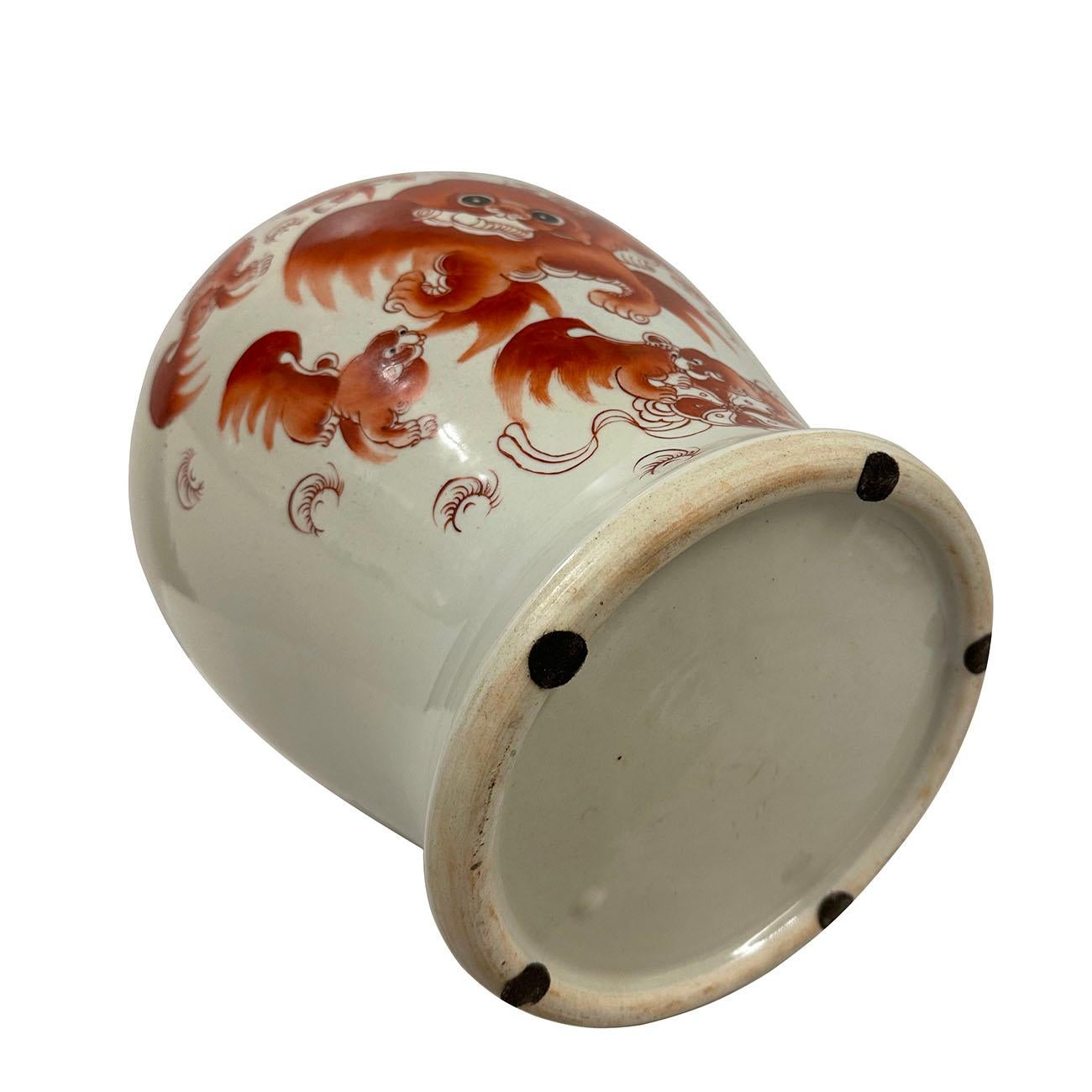 Early 20th Century Chinese Hand Painted FooDog Ginger Jar For Sale 4