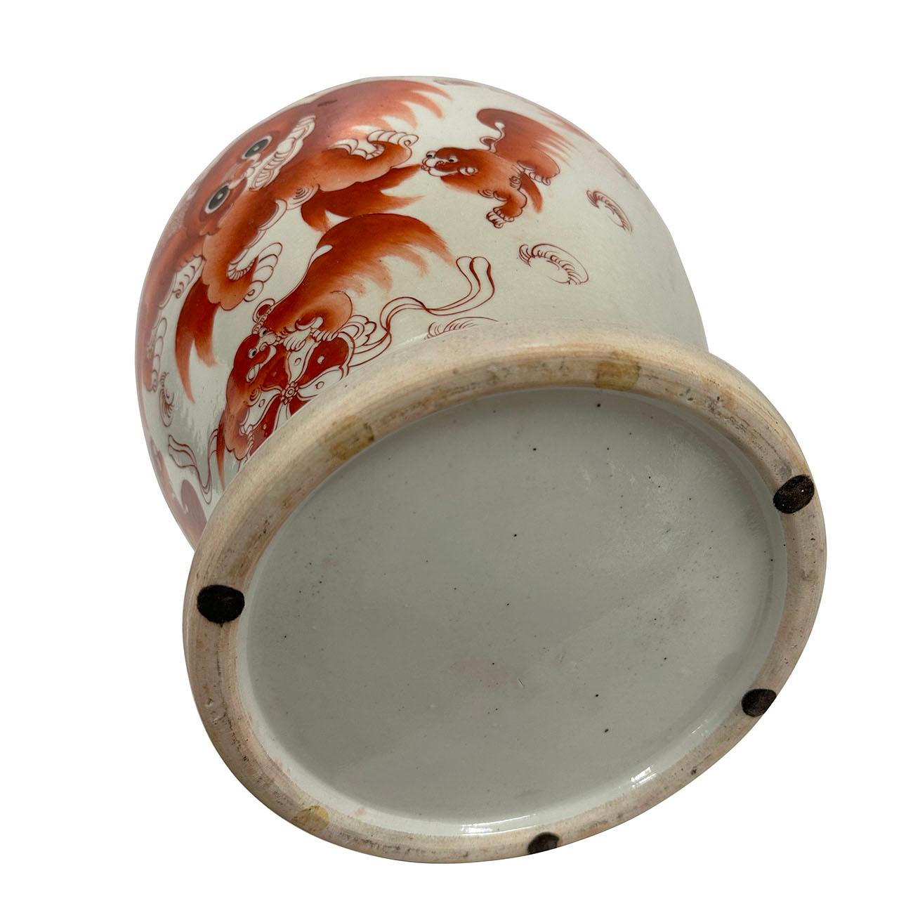 Early 20th Century Chinese Hand Painted FooDog Ginger Jar For Sale 3