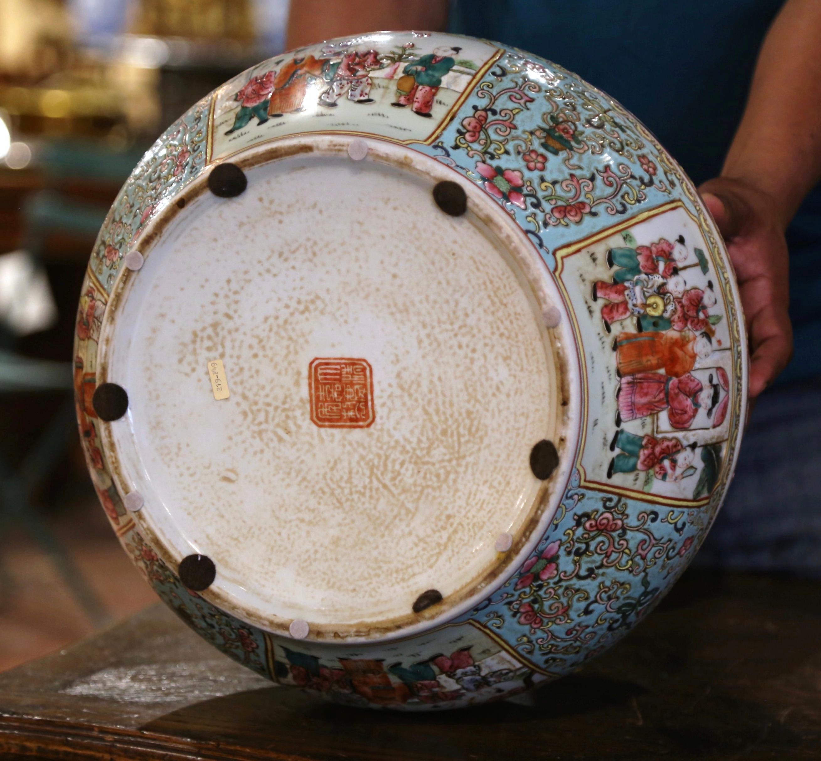 Boîte Guangxu en porcelaine chinoise peinte à la main du début du 20e siècle en vente 5