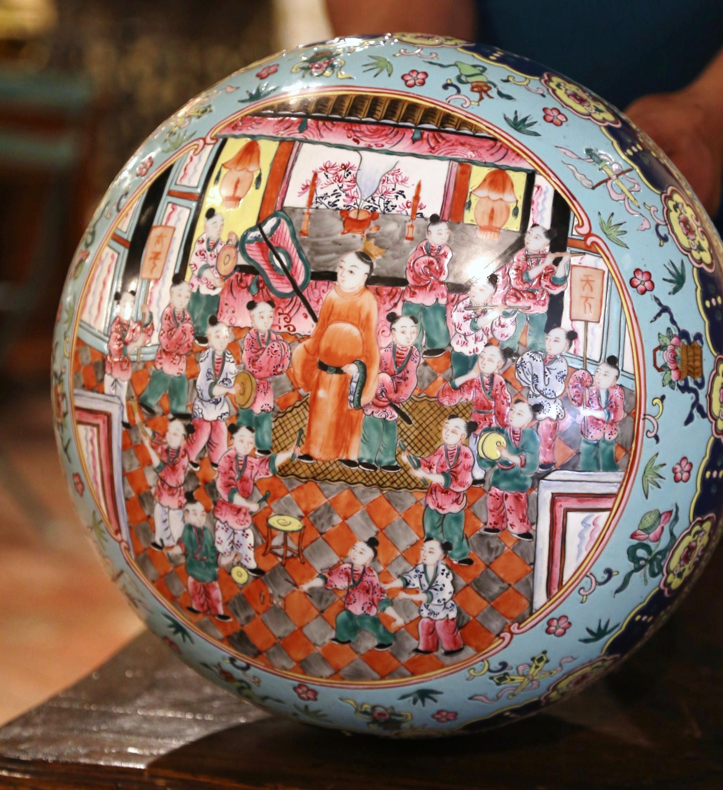 Chinois Boîte Guangxu en porcelaine chinoise peinte à la main du début du 20e siècle en vente