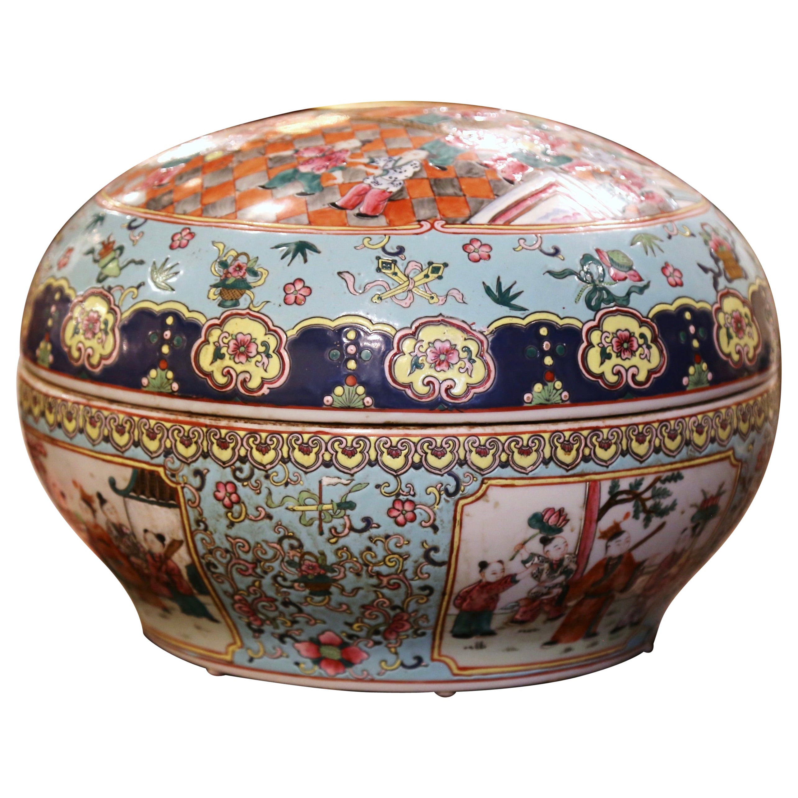 Early 20th Century Chinese Hand Painted Porcelain Guangxu Box