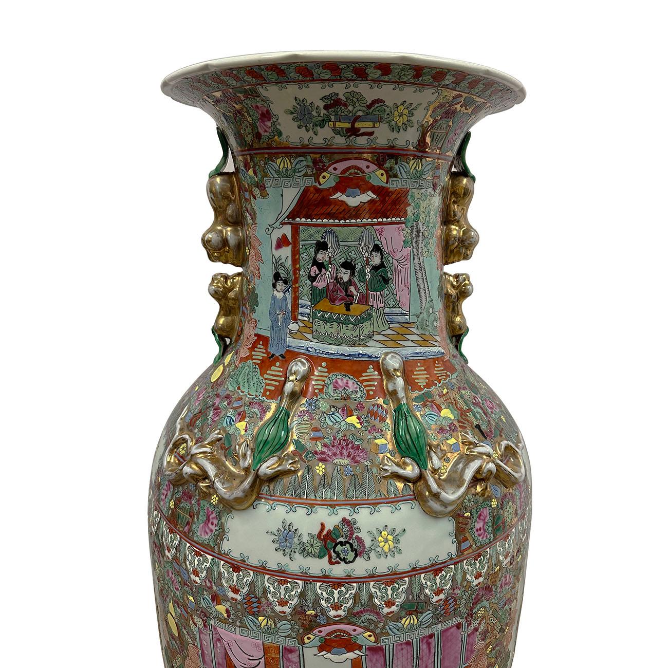 Early 20th Century Chinese Hand Painted Rose Medallion Temple Vase For Sale 4