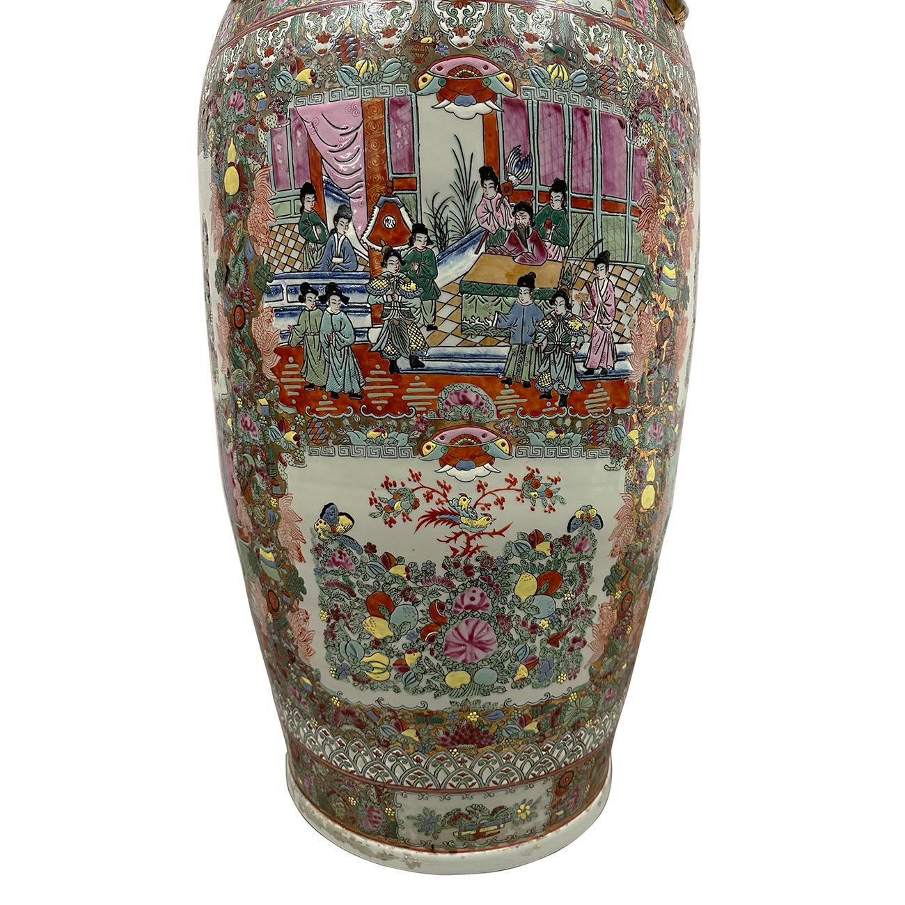 Early 20th Century Chinese Hand Painted Rose Medallion Temple Vase For Sale 5