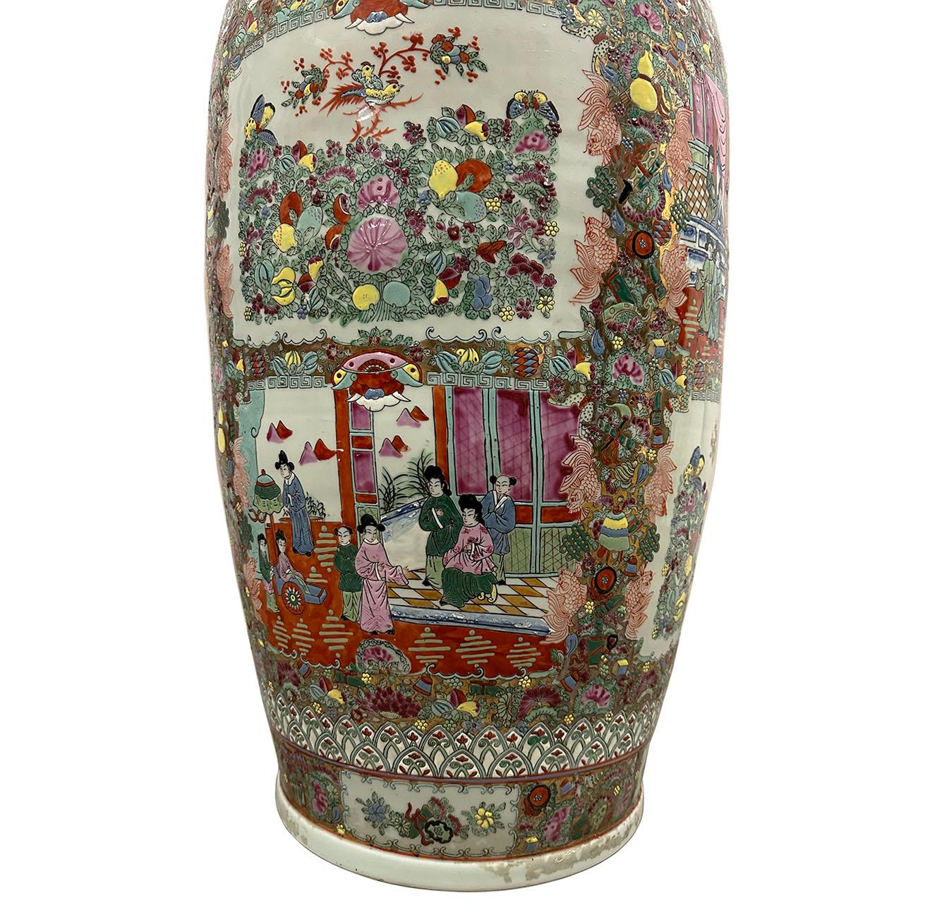 Early 20th Century Chinese Hand Painted Rose Medallion Temple Vase For Sale 8