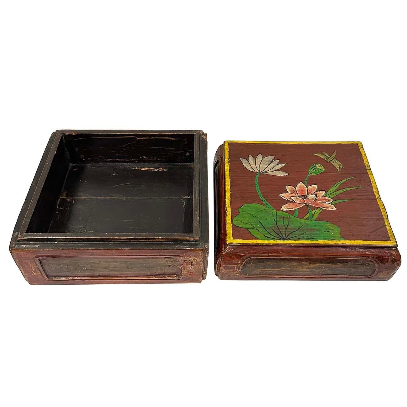 Bois Boîte à bijoux/boîte à fruits chinoise peinte à la main du début du 20e siècle en vente