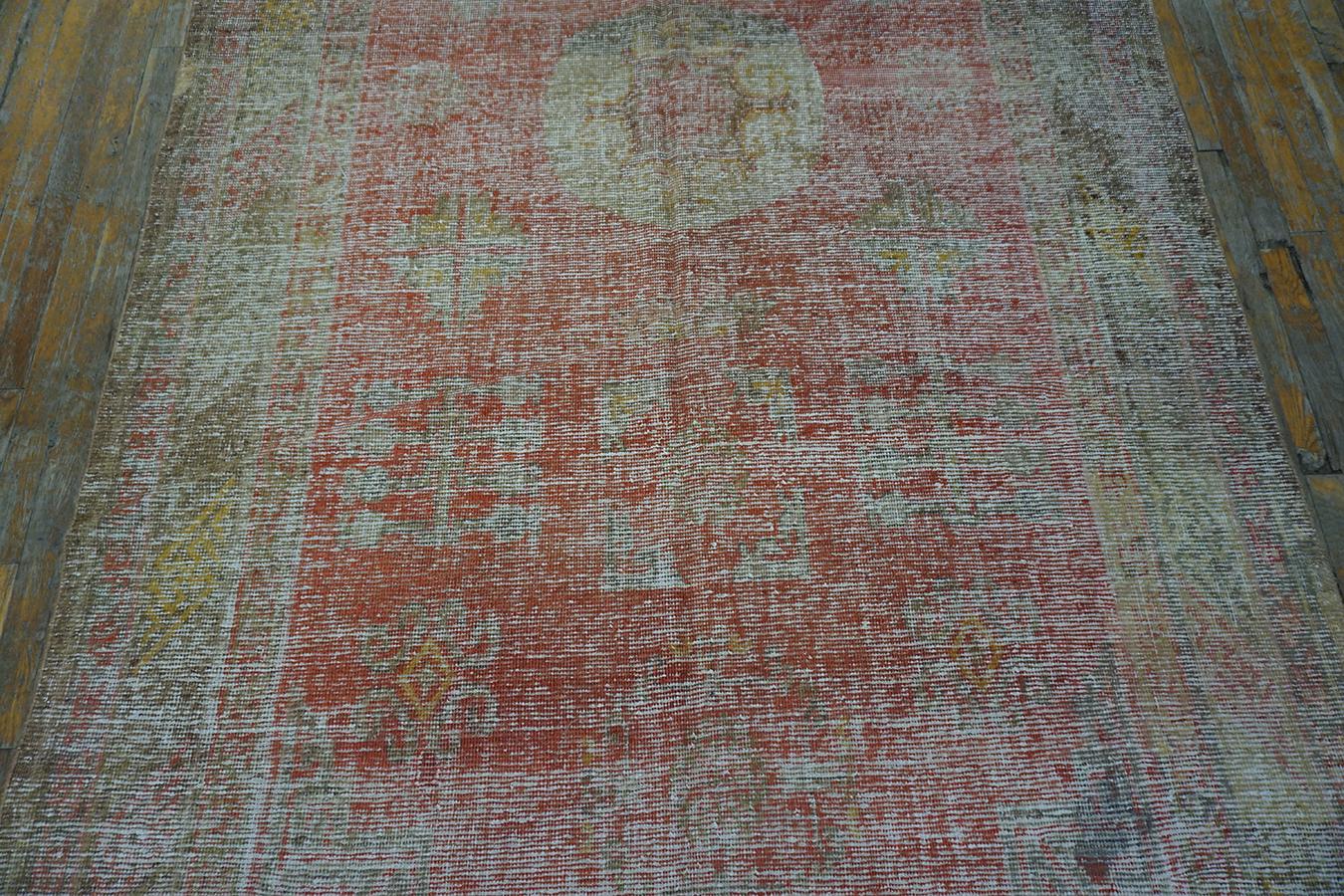 Early 20th Century Chinese Khotan Carpet In Distressed Condition For Sale In New York, NY