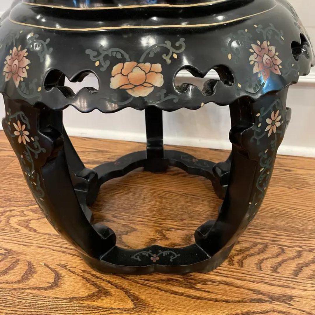 Early 20th Century Chinese Lacquered Carved Wood Drum Table For Sale 1