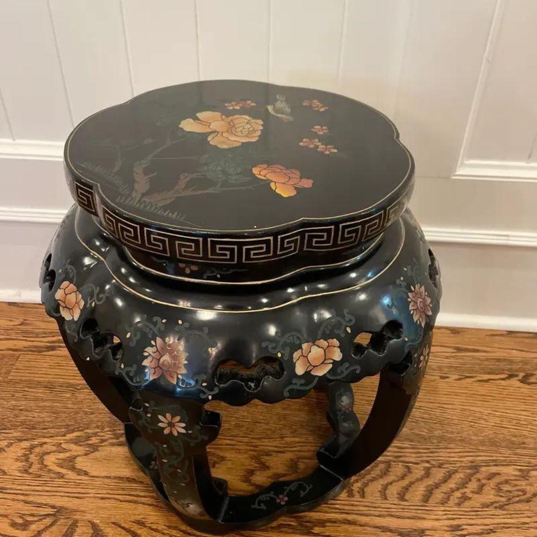 Early 20th Century Chinese Lacquered Carved Wood Drum Table For Sale 3