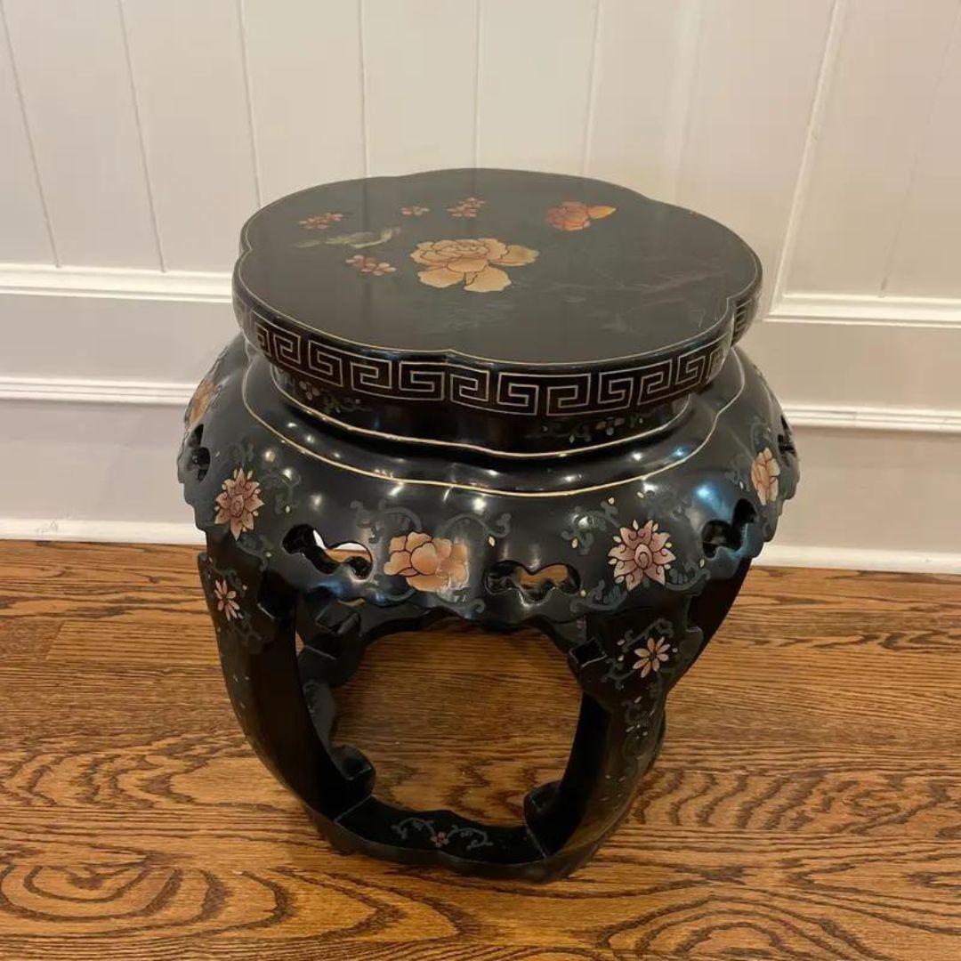Early 20th Century Chinese Lacquered Carved Wood Drum Table For Sale 4