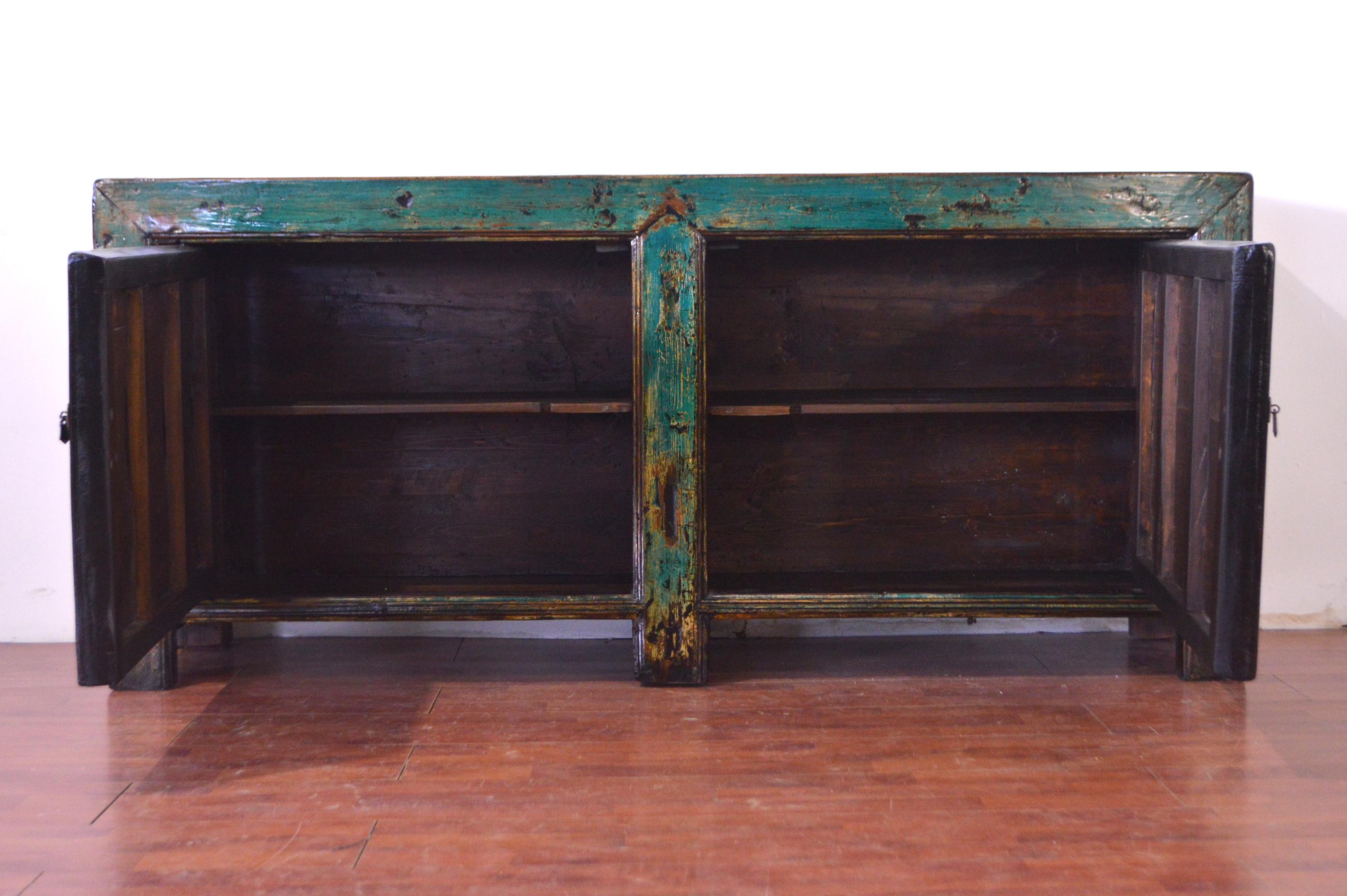 Early-20th Century Chinese Lacquered Elm Buffet Hand Painted For Sale 1